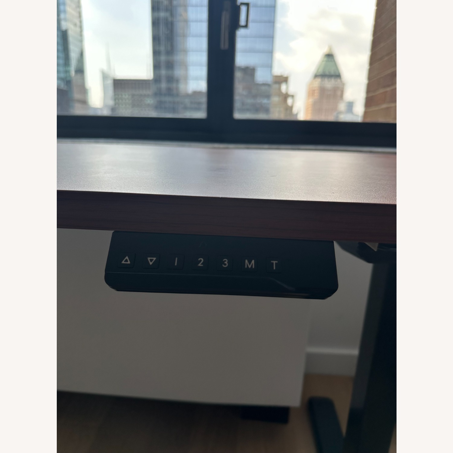 60 x 24 in Standing Desk, Memory Height Adjustment - image-4