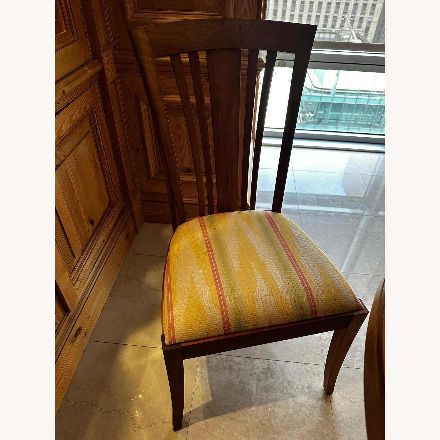 Extendable Round / Oval Dining Table and 8 Chairs - image-5