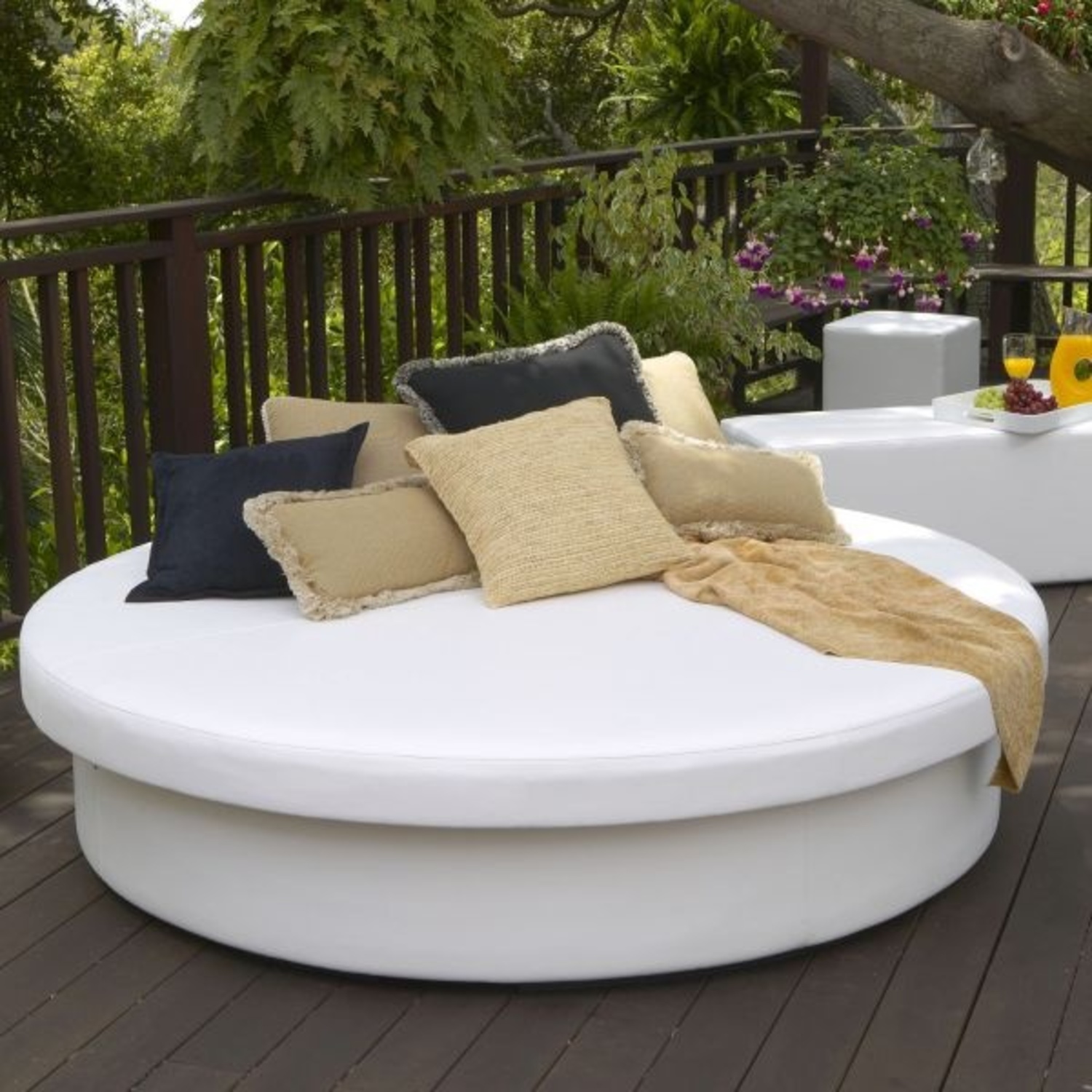 La Fete Sunpad Round Resort Bed - image-0