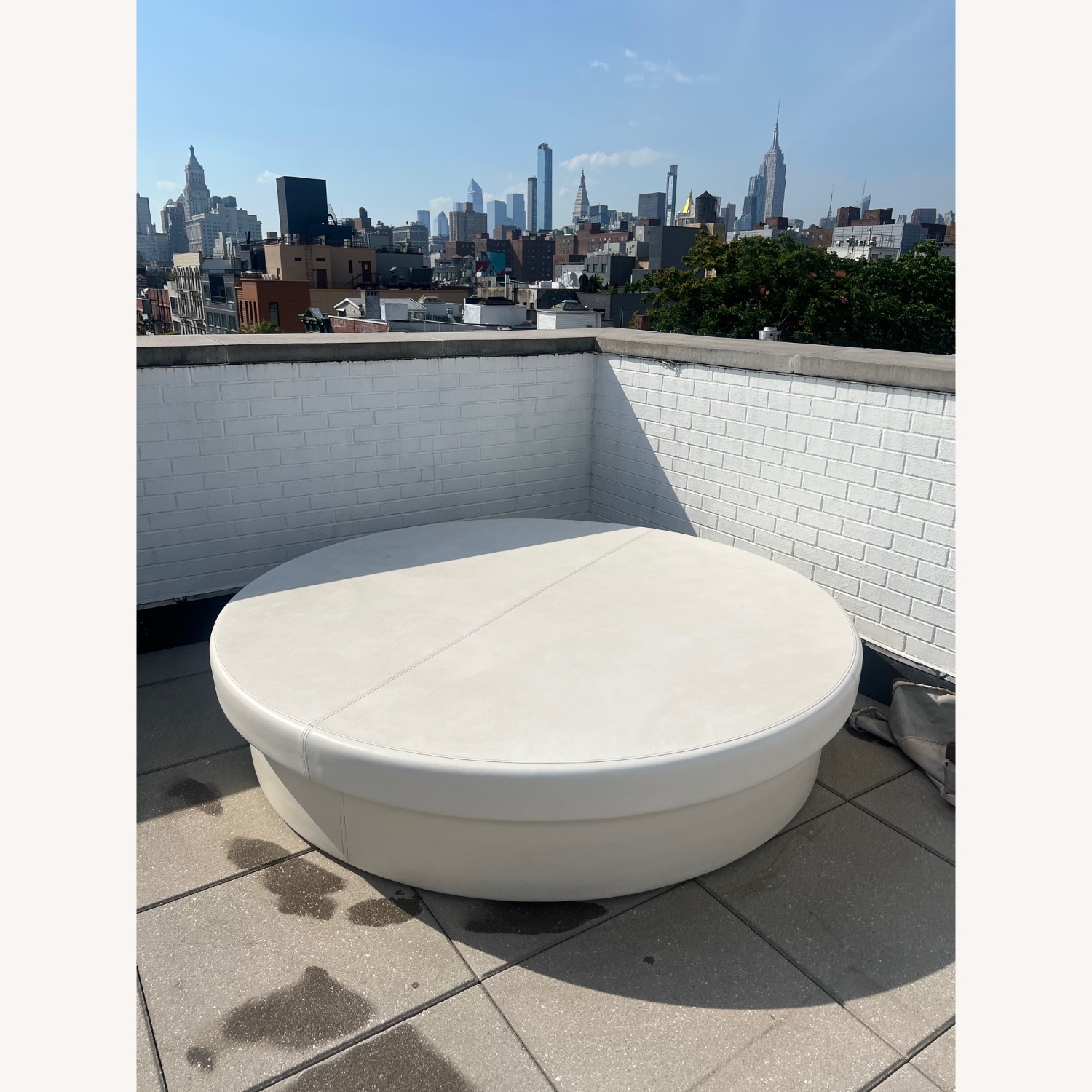 La Fete Sunpad Round Resort Bed - image-2