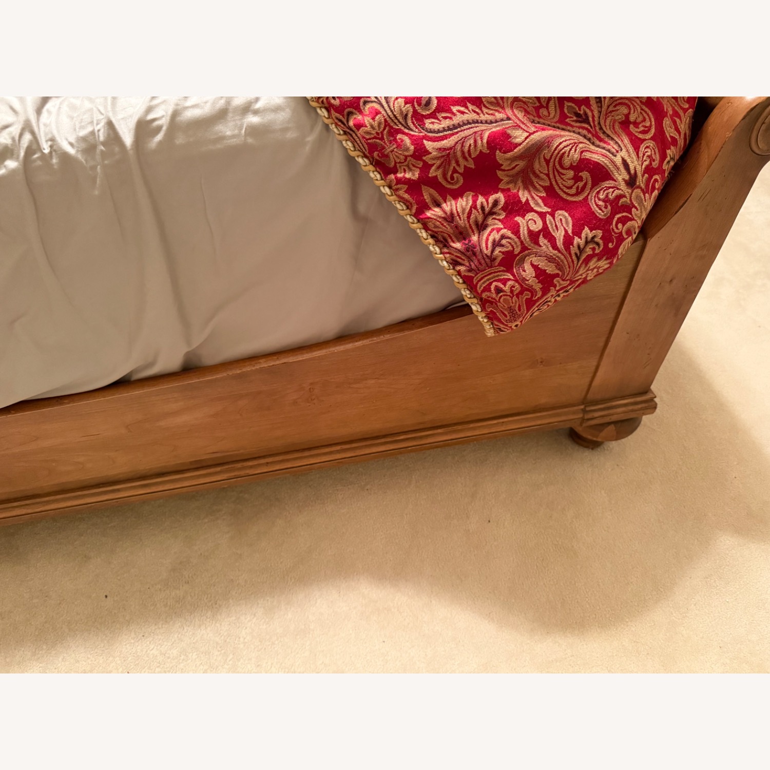 Ethan Allen New Country Queen Sleigh Bed - image-5