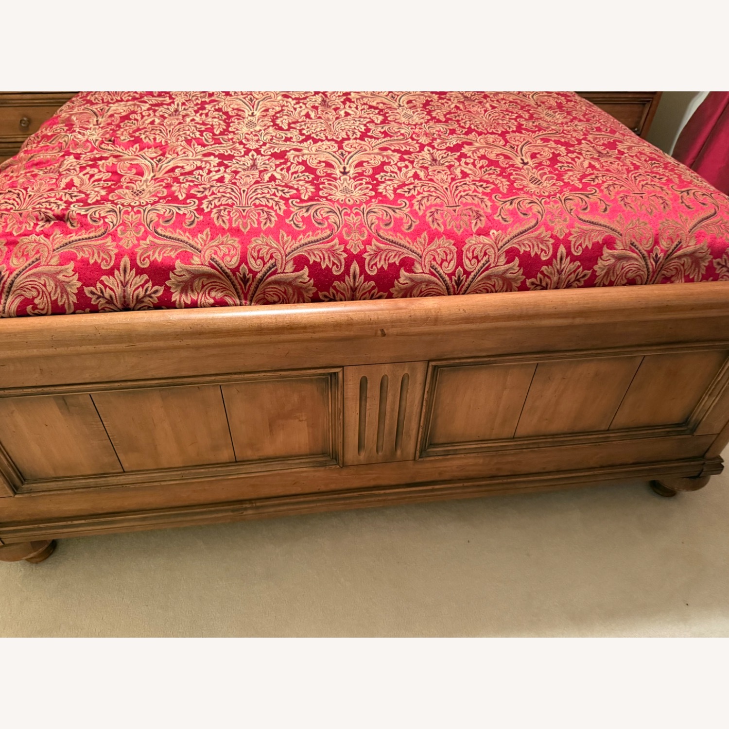 Ethan Allen New Country Queen Sleigh Bed - image-3