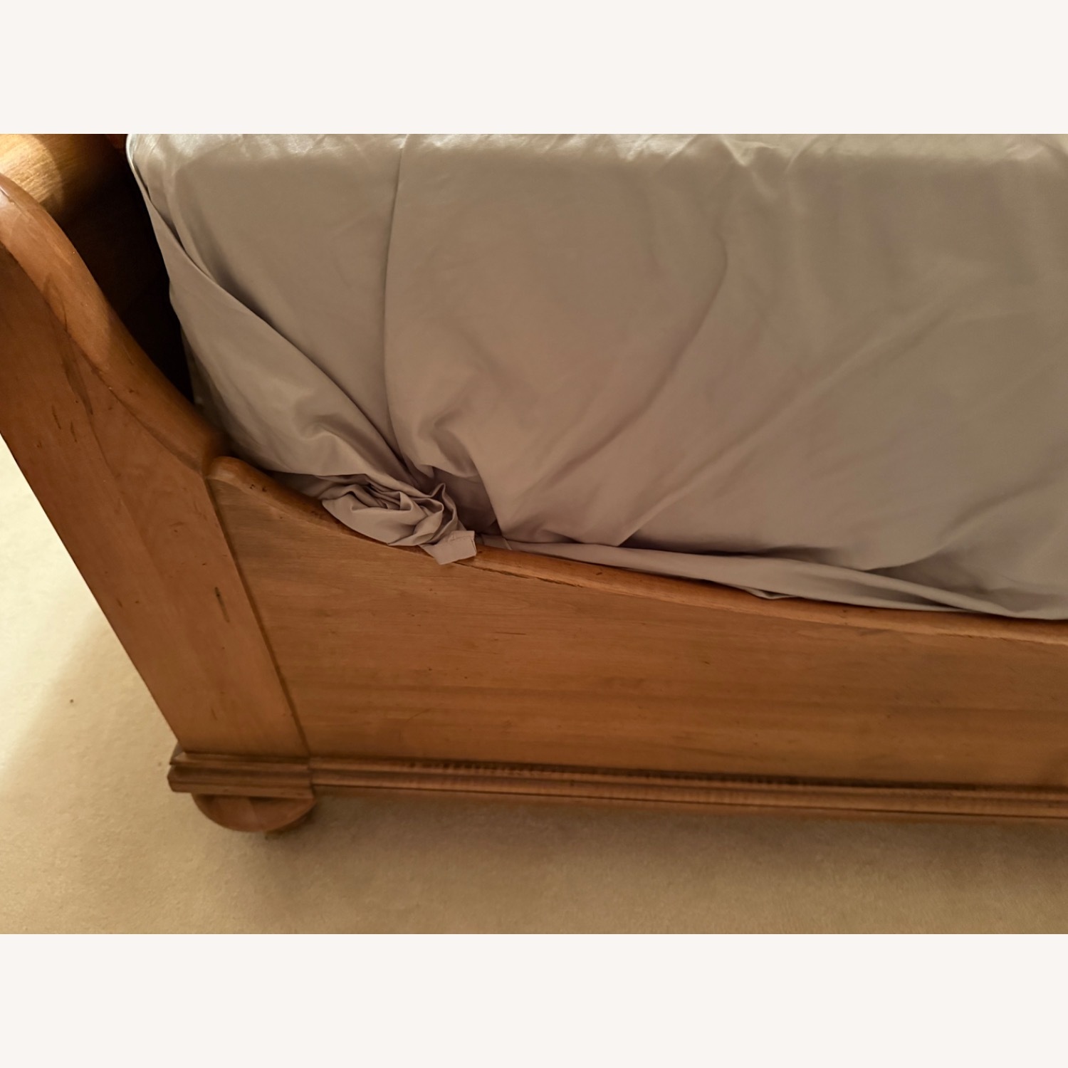 Ethan Allen New Country Queen Sleigh Bed - image-6