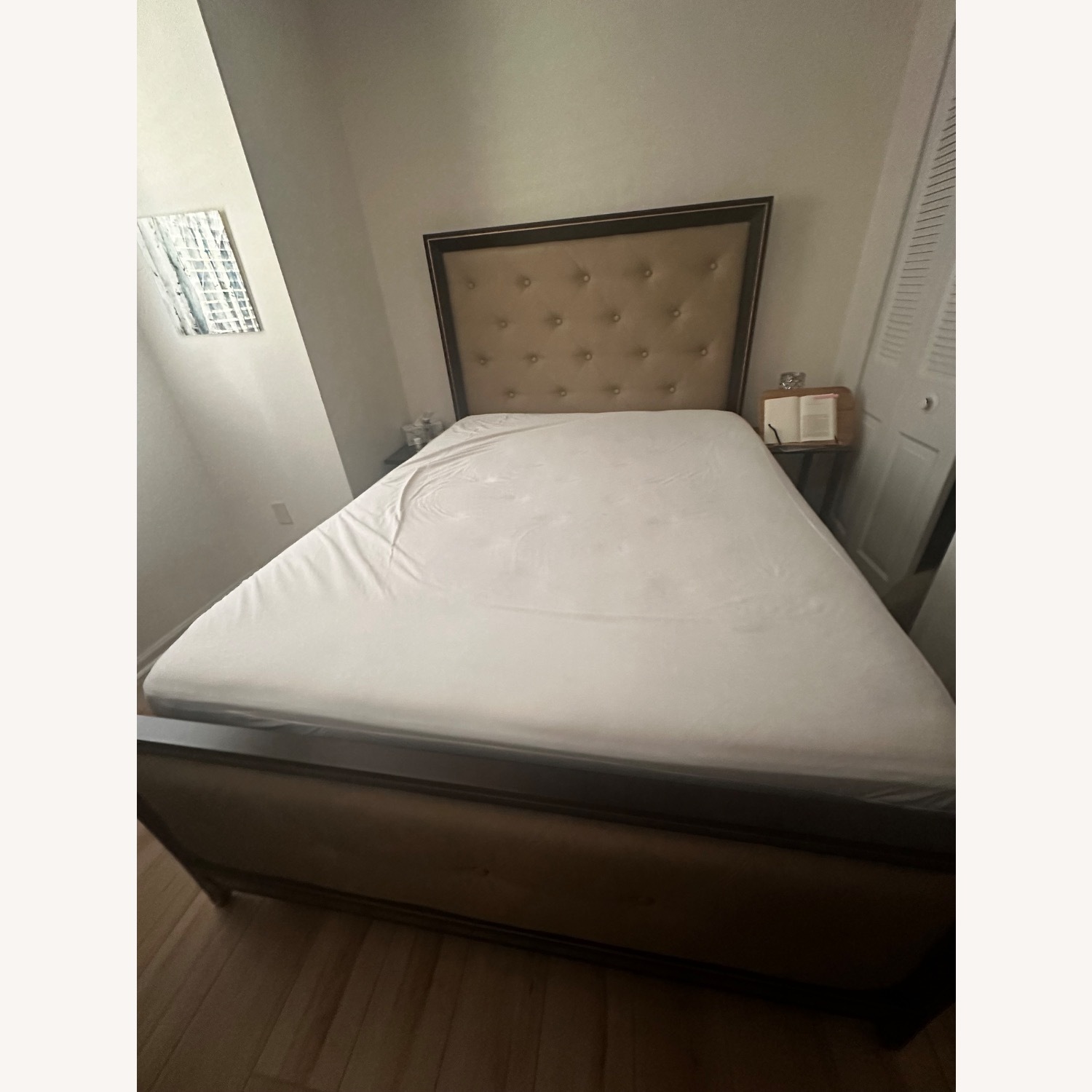 Elegant Queen Bed - image-3