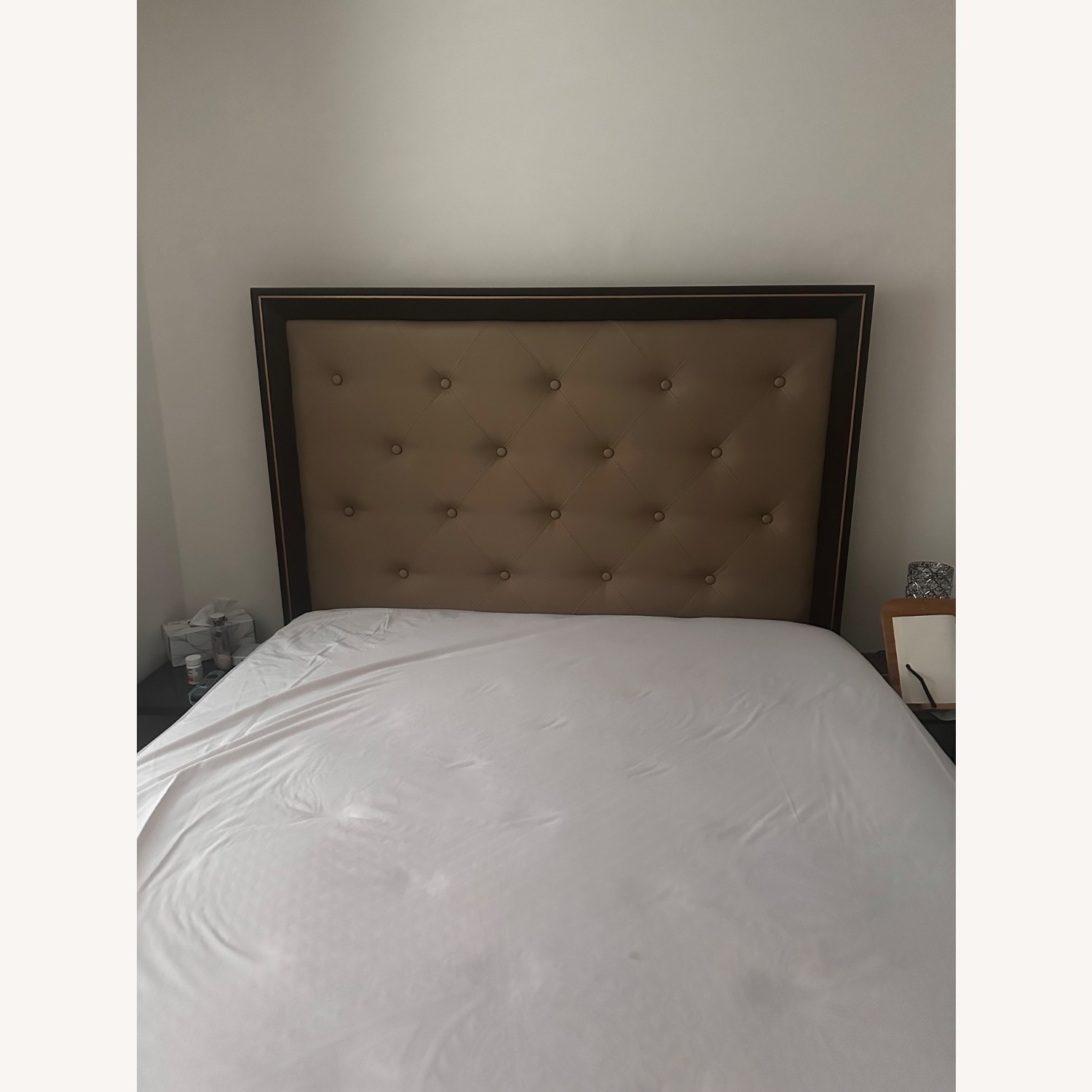 Elegant Queen Bed - image-2
