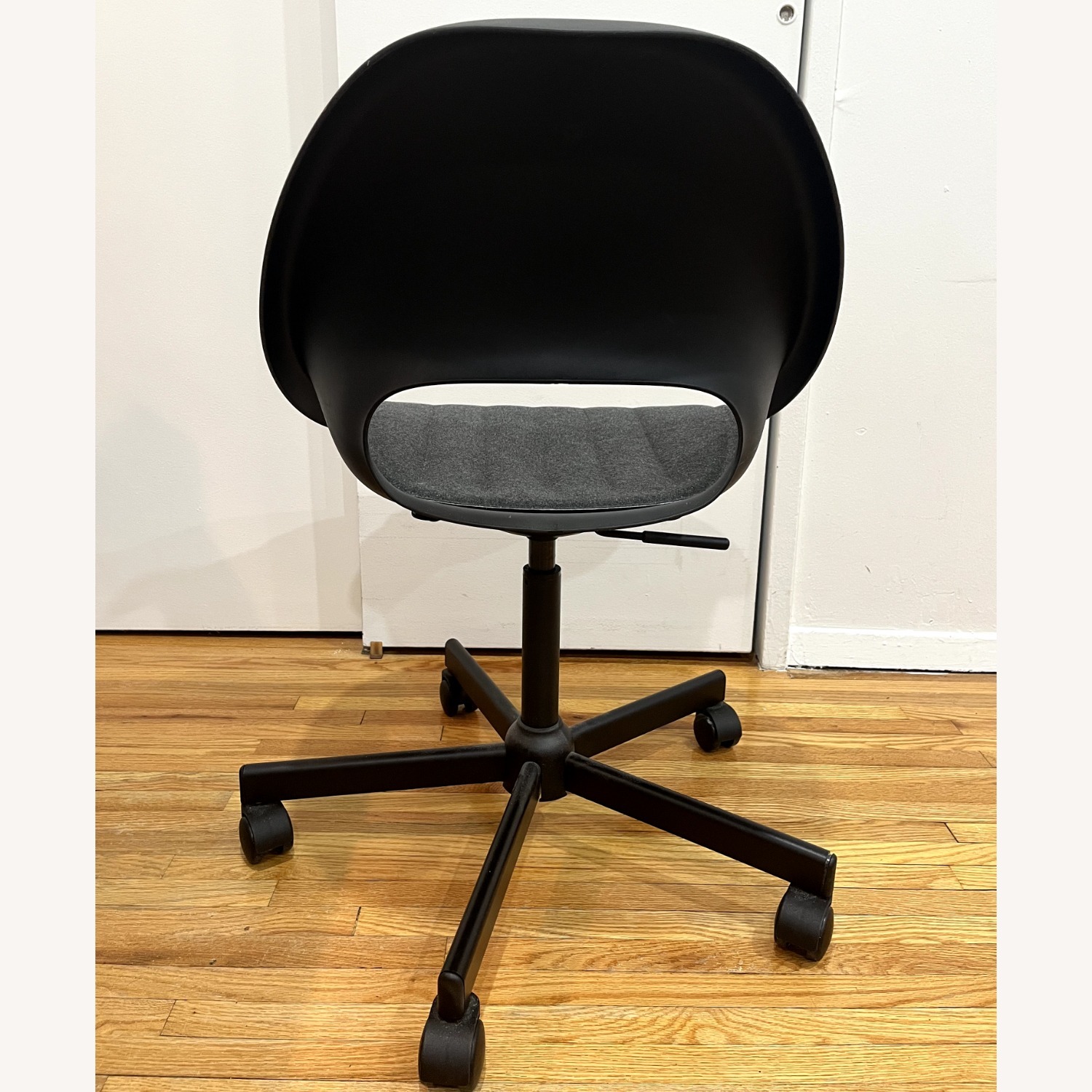 IKEA デスクチェア ÖRFJÄLL swivel chair, white/Vissle dark blue - IKEA