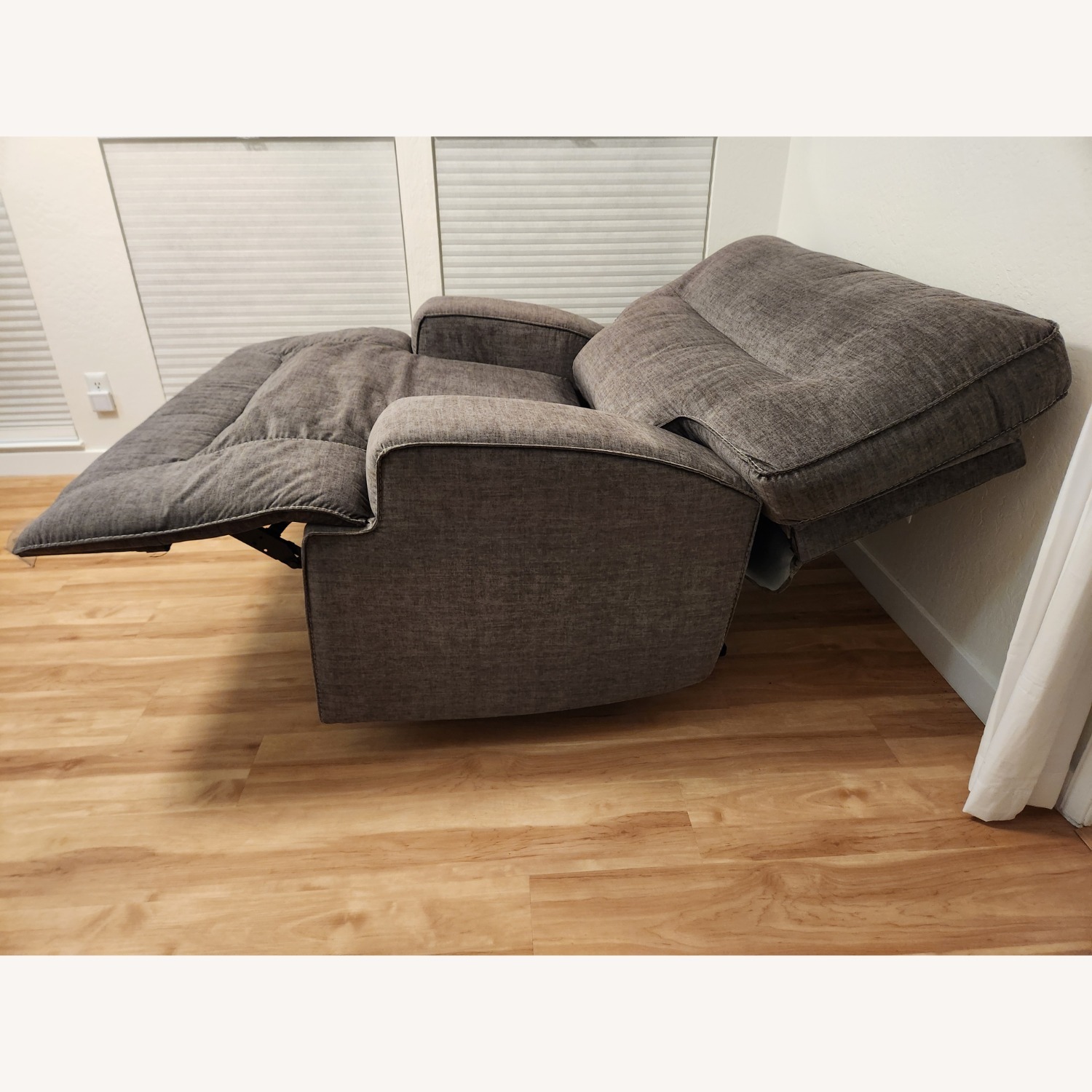 Ashley Signature Design Contemporary Wide Recliner - image-4