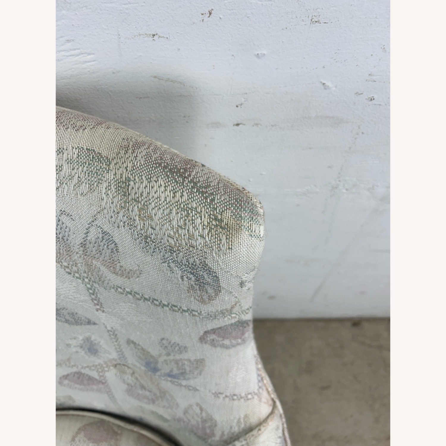 Mid Century Accent Chair with Tufted Seat - image-12