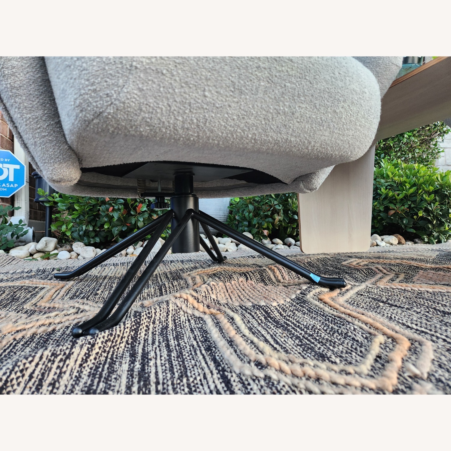 Pair of Osvaldo Borsani for Tecno P32 Lounge Chair - image-8