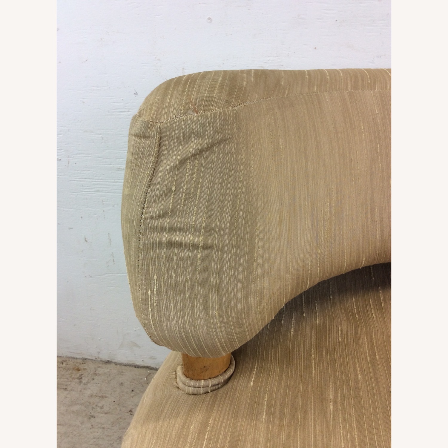 Unique Mid Century Club Chair with Tapered Legs - image-9