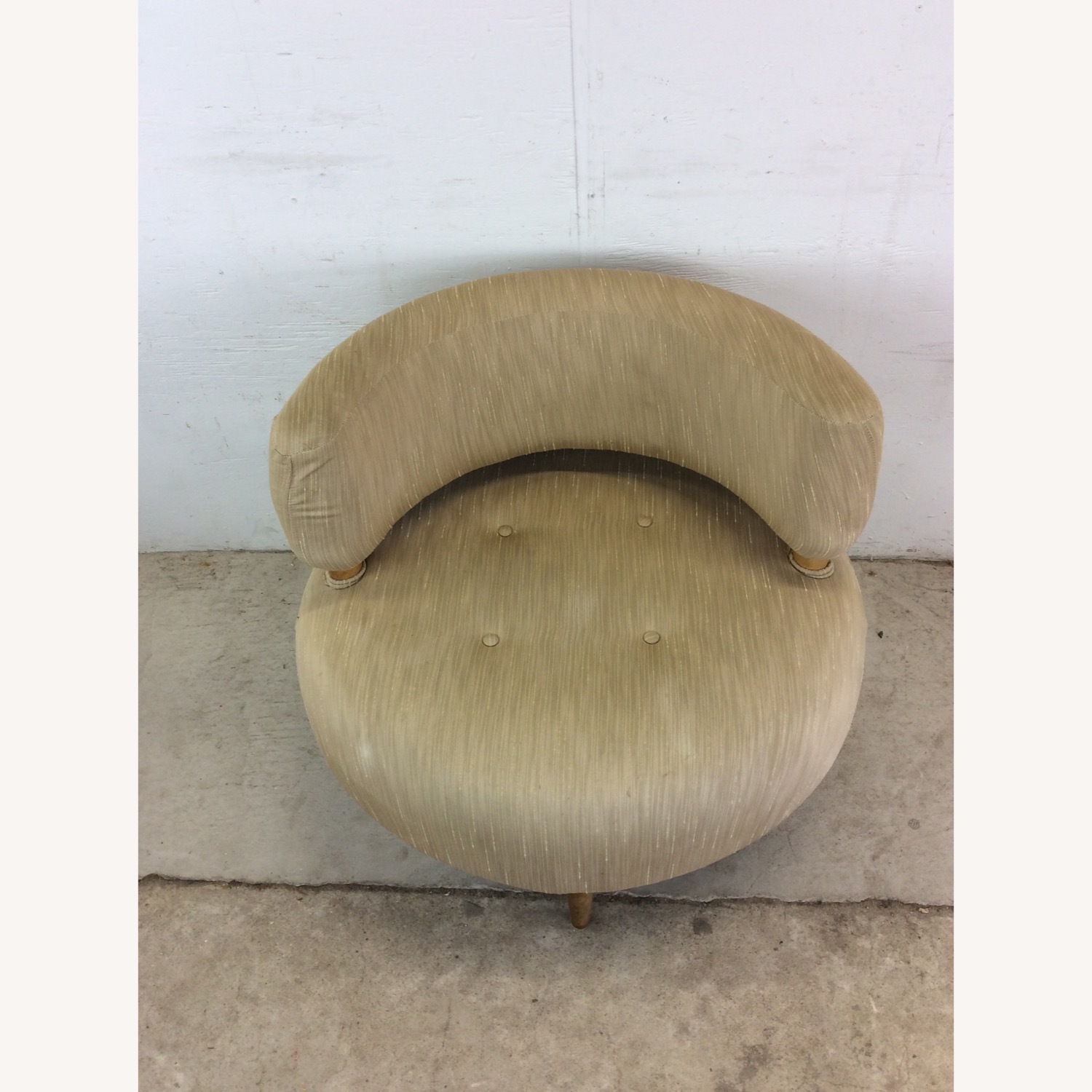 Unique Mid Century Club Chair with Tapered Legs - image-6