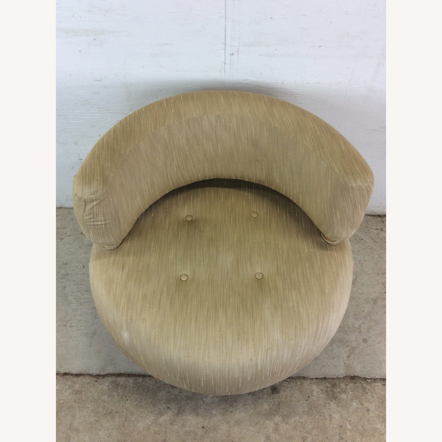 Unique Mid Century Club Chair with Tapered Legs - image-10