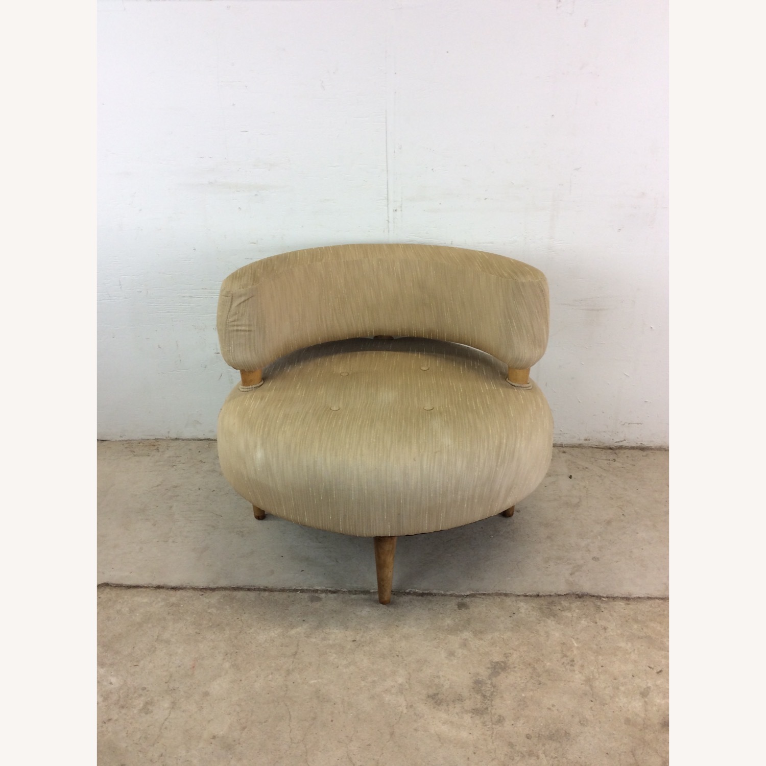 Unique Mid Century Club Chair with Tapered Legs - image-3