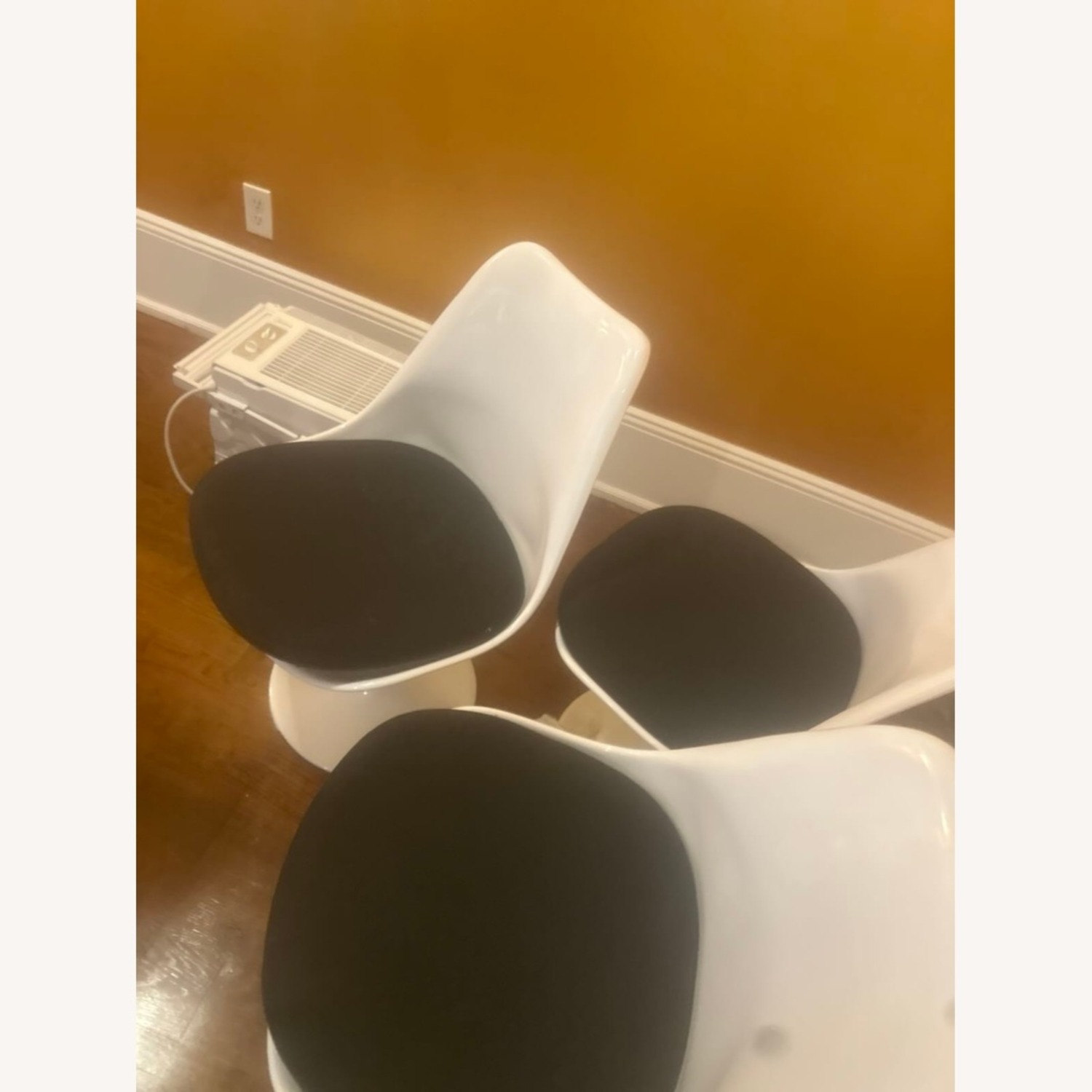 Rove Concepts 54'' Tulip Table + 4 Tulip Chairs - image-2