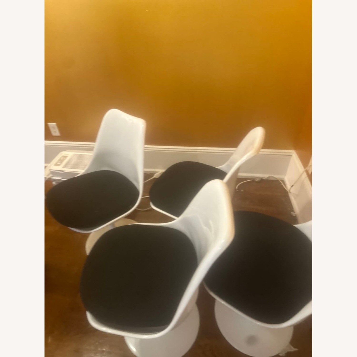 Rove Concepts 54'' Tulip Table + 4 Tulip Chairs - image-6