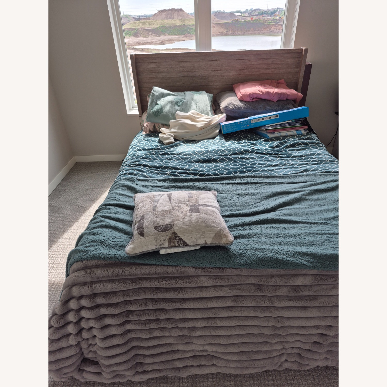 Arbor Lakes Queen Bed - image-1