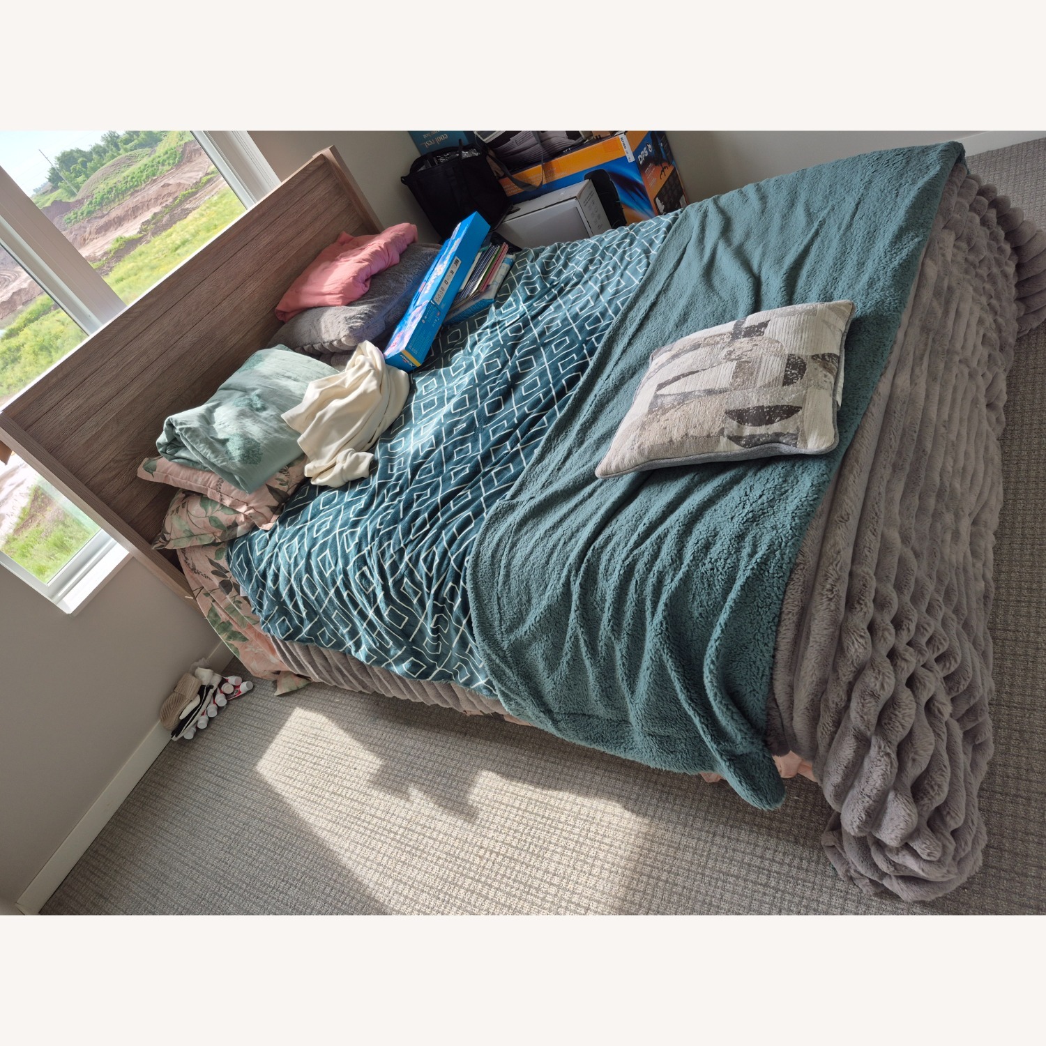 Arbor Lakes Queen Bed - image-2