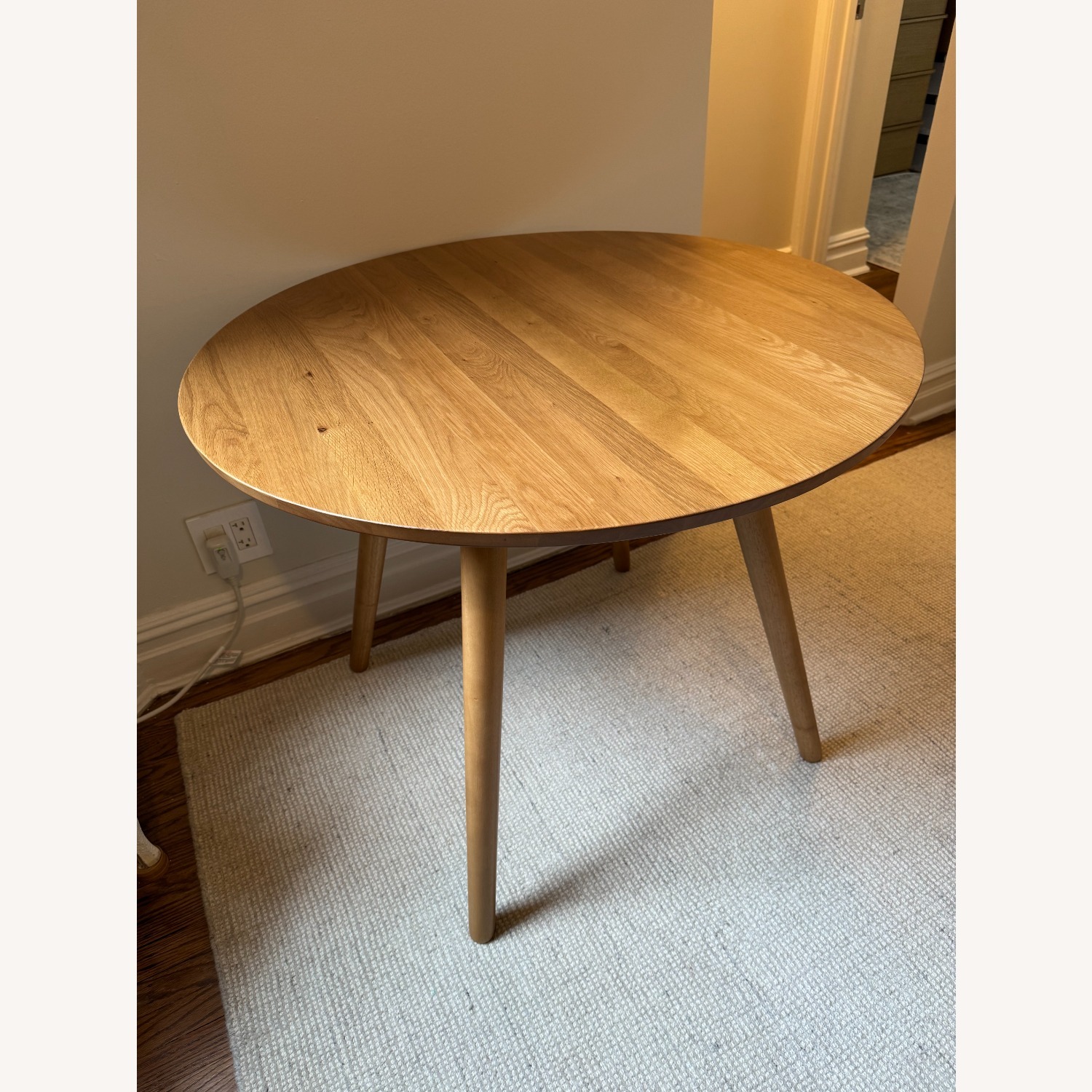 Seno 36" Round Dining Table - Oak - image-1