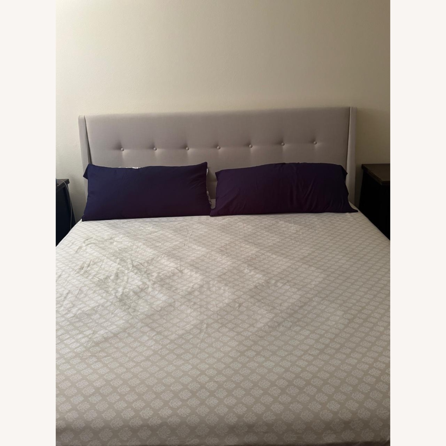 Madera King Upholstered Bed - image-1