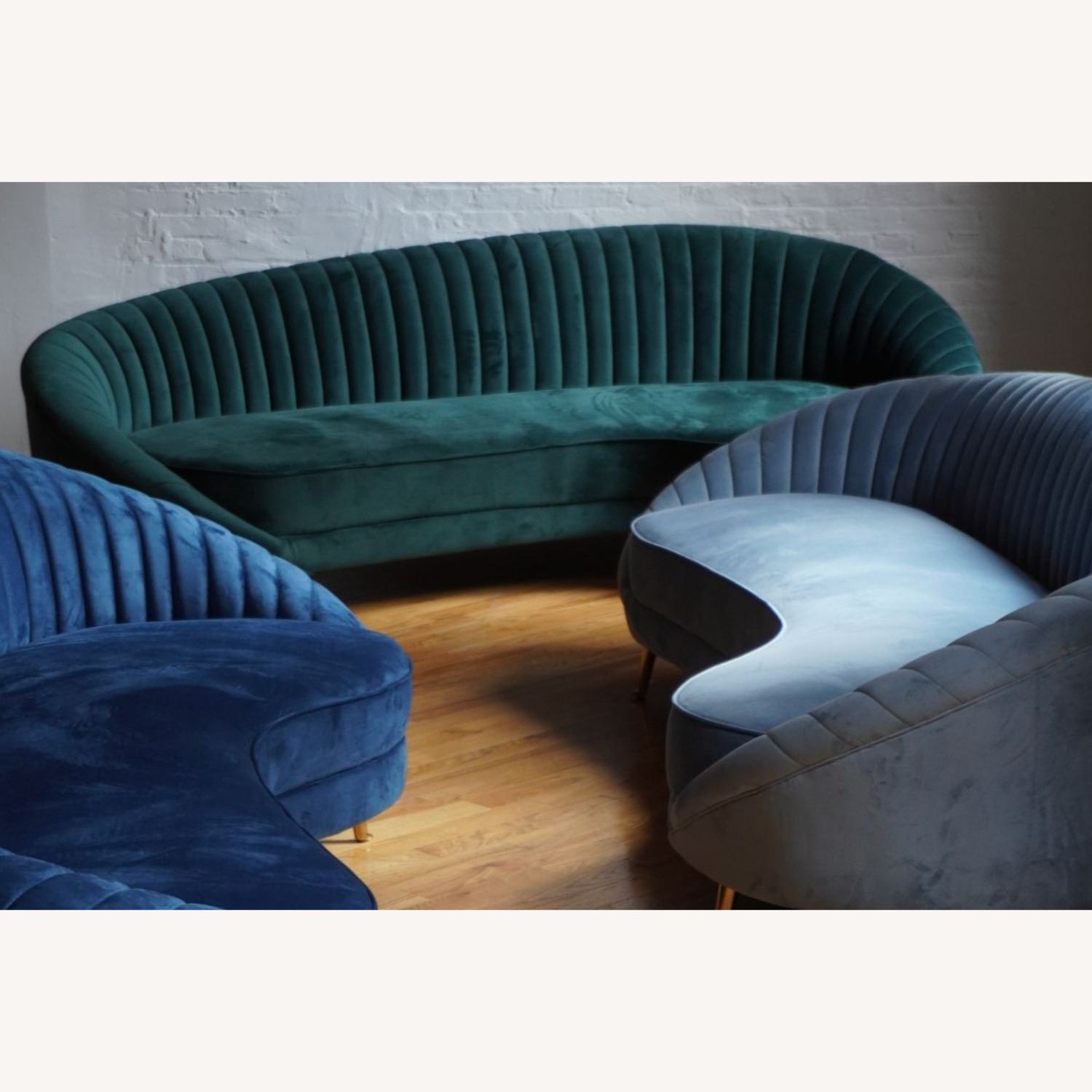 Curved Retro Modern Sofa in Evergreen Velvet - image-1