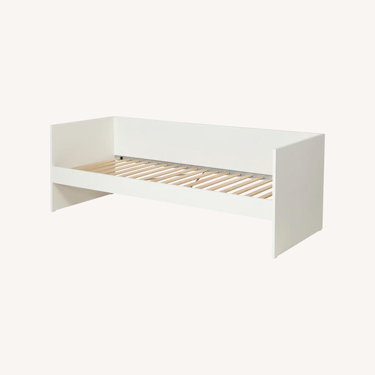 Vihals Daybed Frame White - image-0