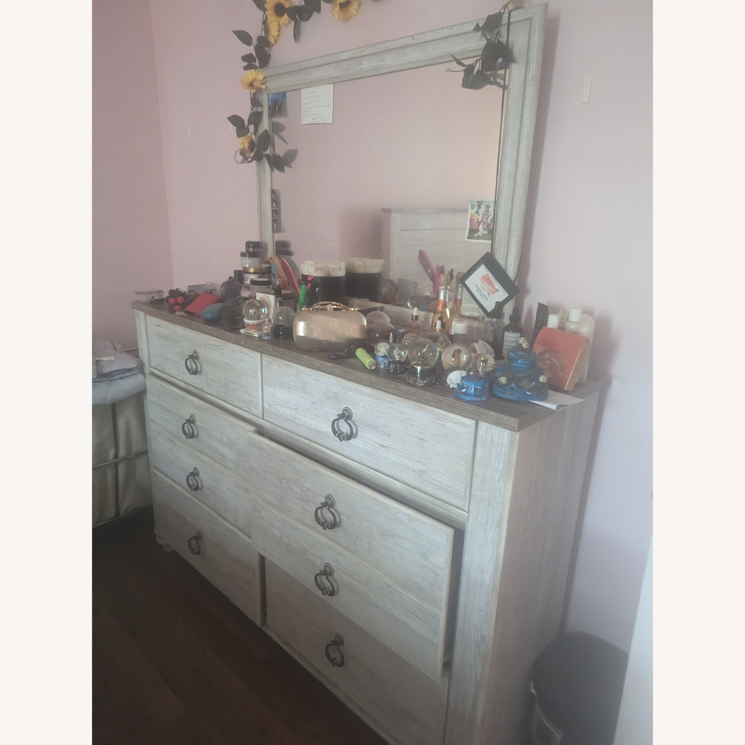Willowton Dresser Mirror Set - image-1