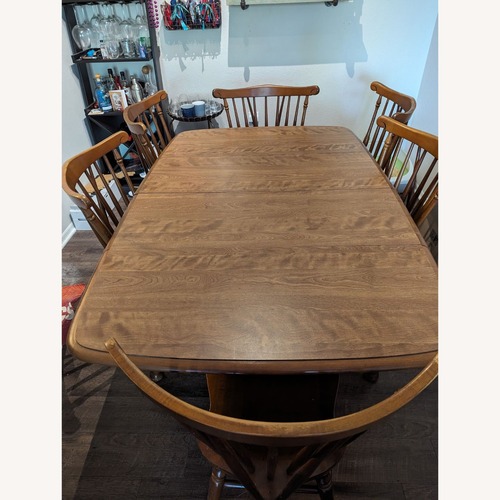 Used Dining Set for 6 (incl 2 leaf inserts) for sale on AptDeco