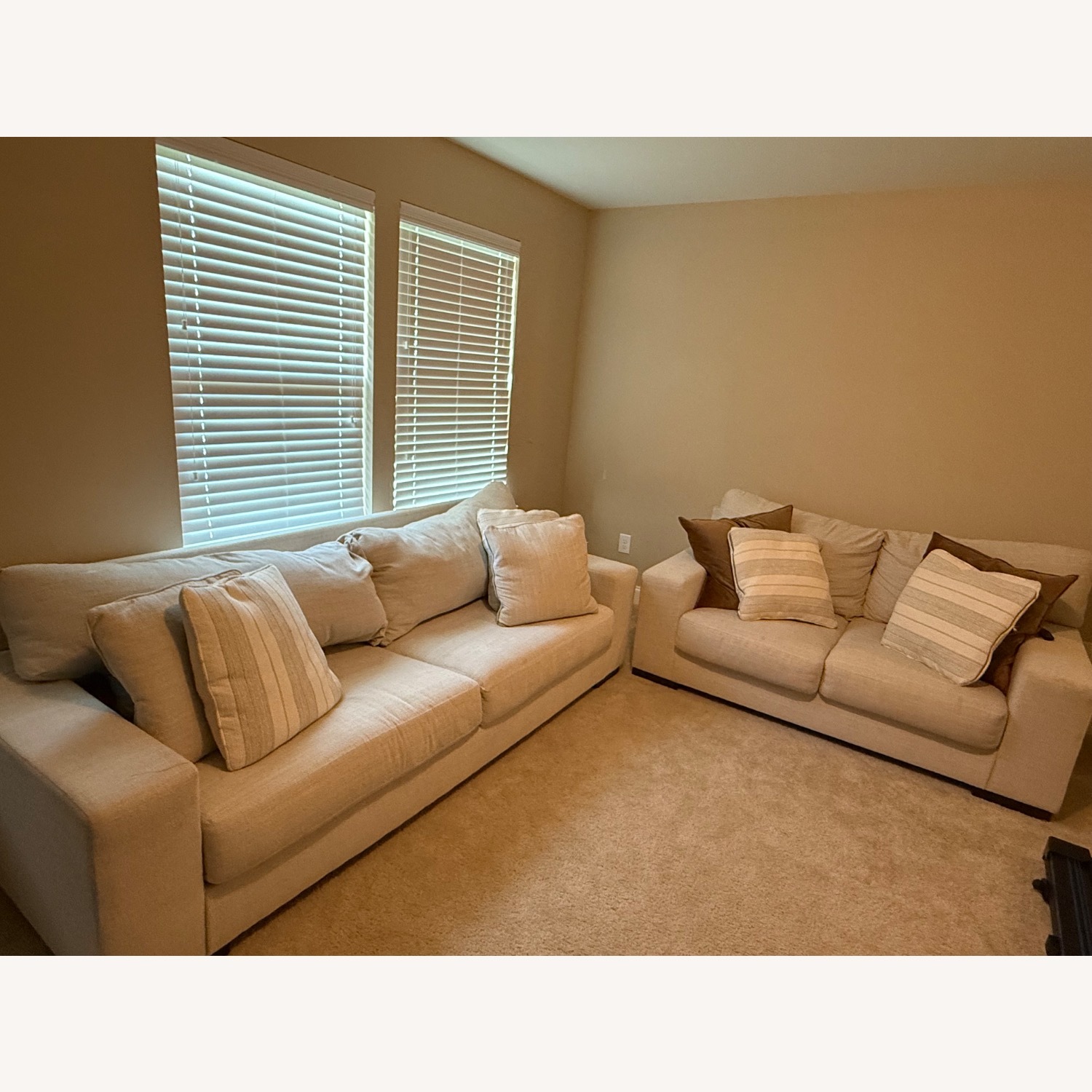 Maggi Loveseat - image-4