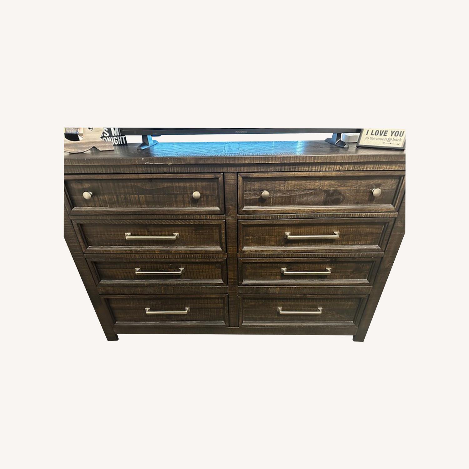 Hillcott 8 Drawer Dresser - image-5