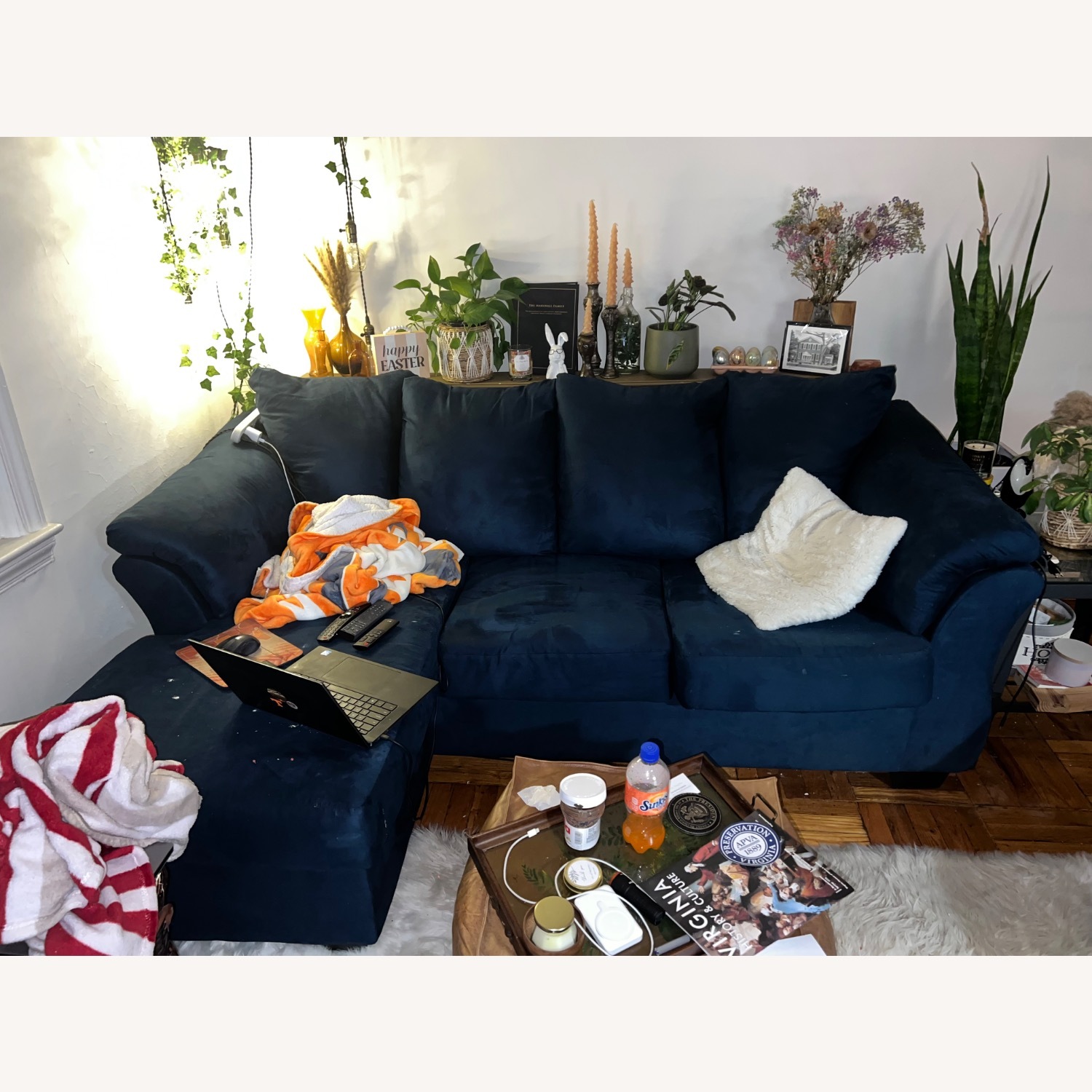 Ashley Furniture 3- Seater Chaise - image-5