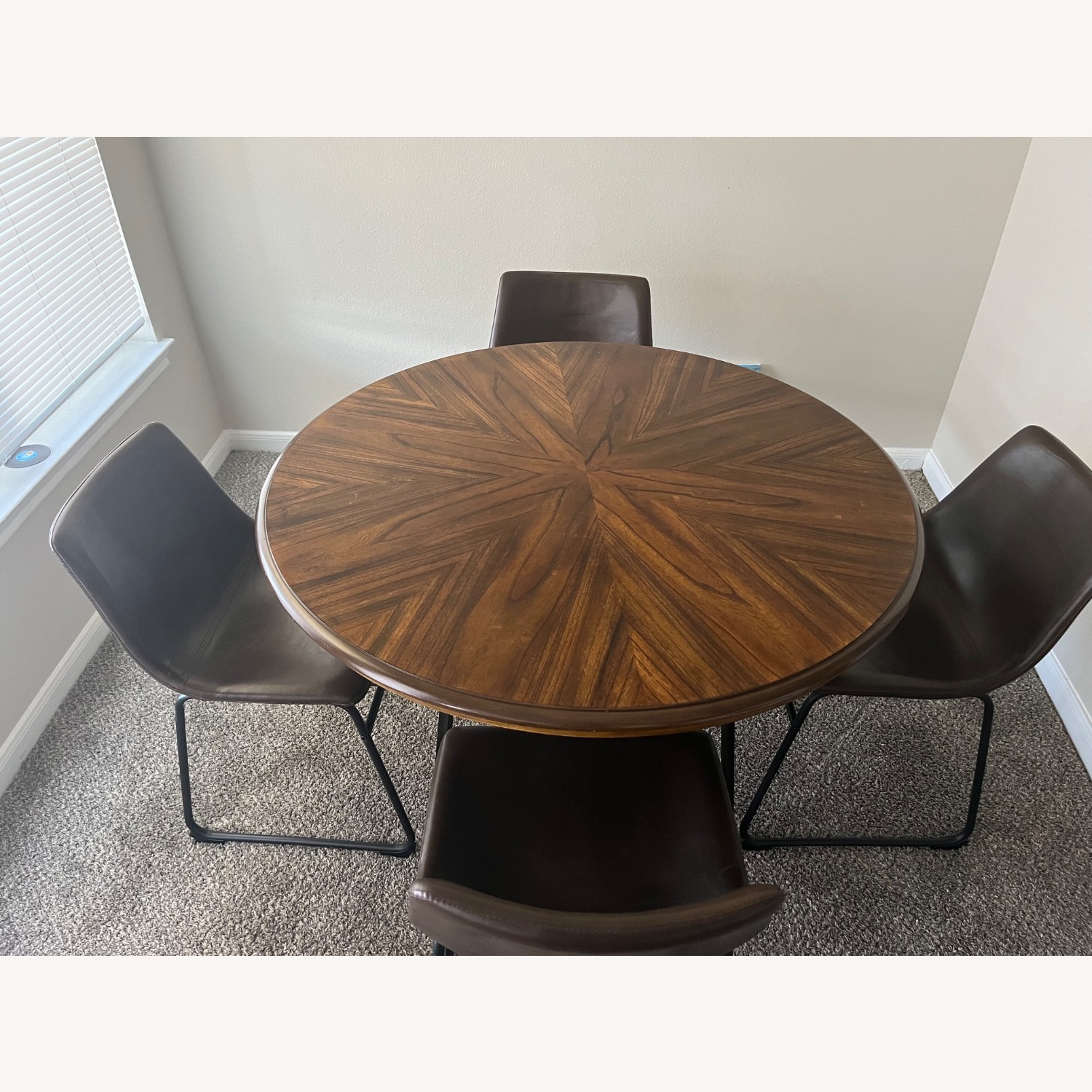 Centiar Dining Set - image-3