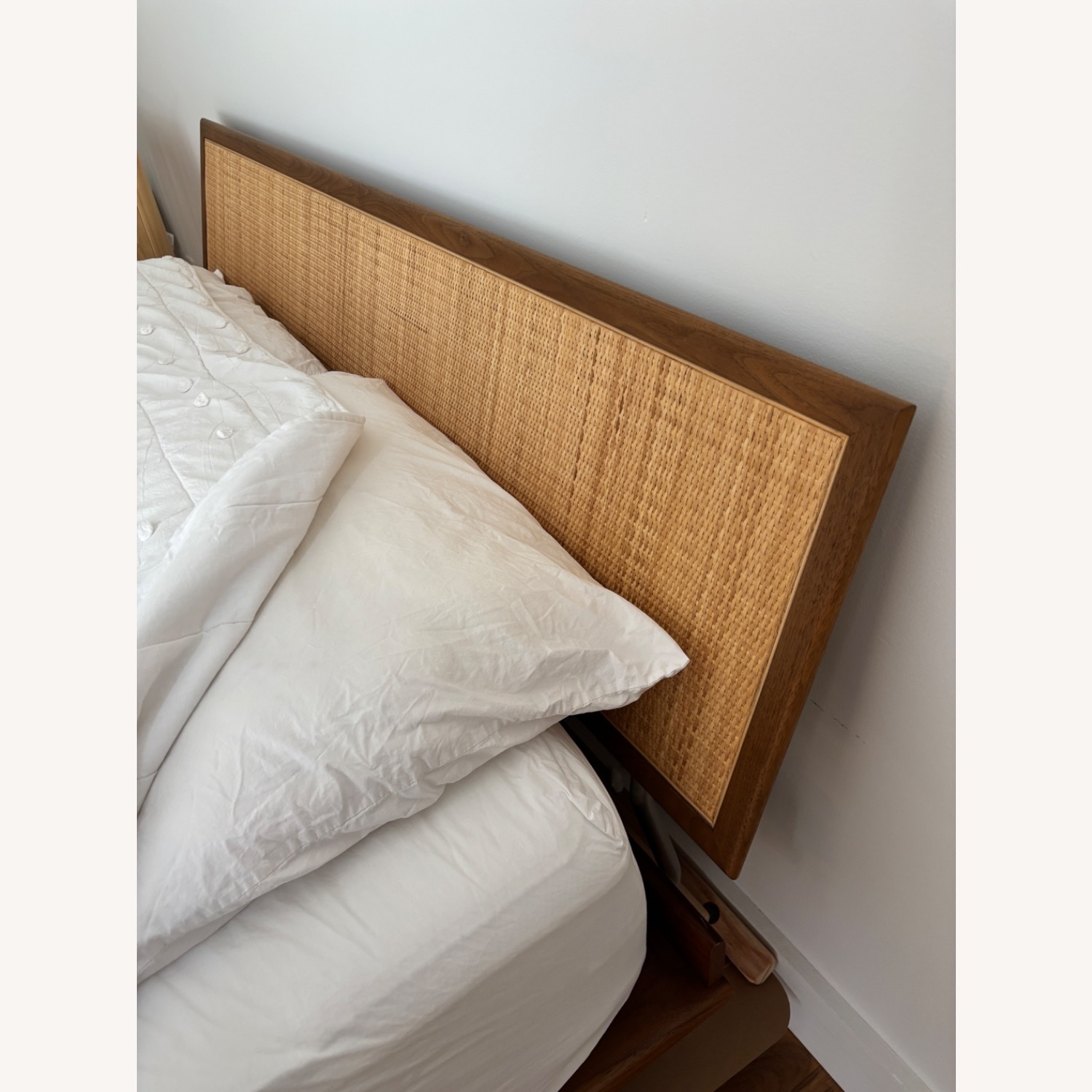 Nelson Queen Bed - image-1