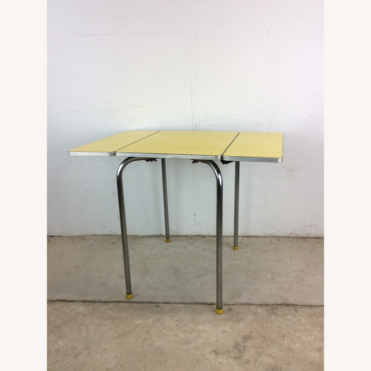 Mid Century Yellow Formica Top Table with 2 Leafs - image-18