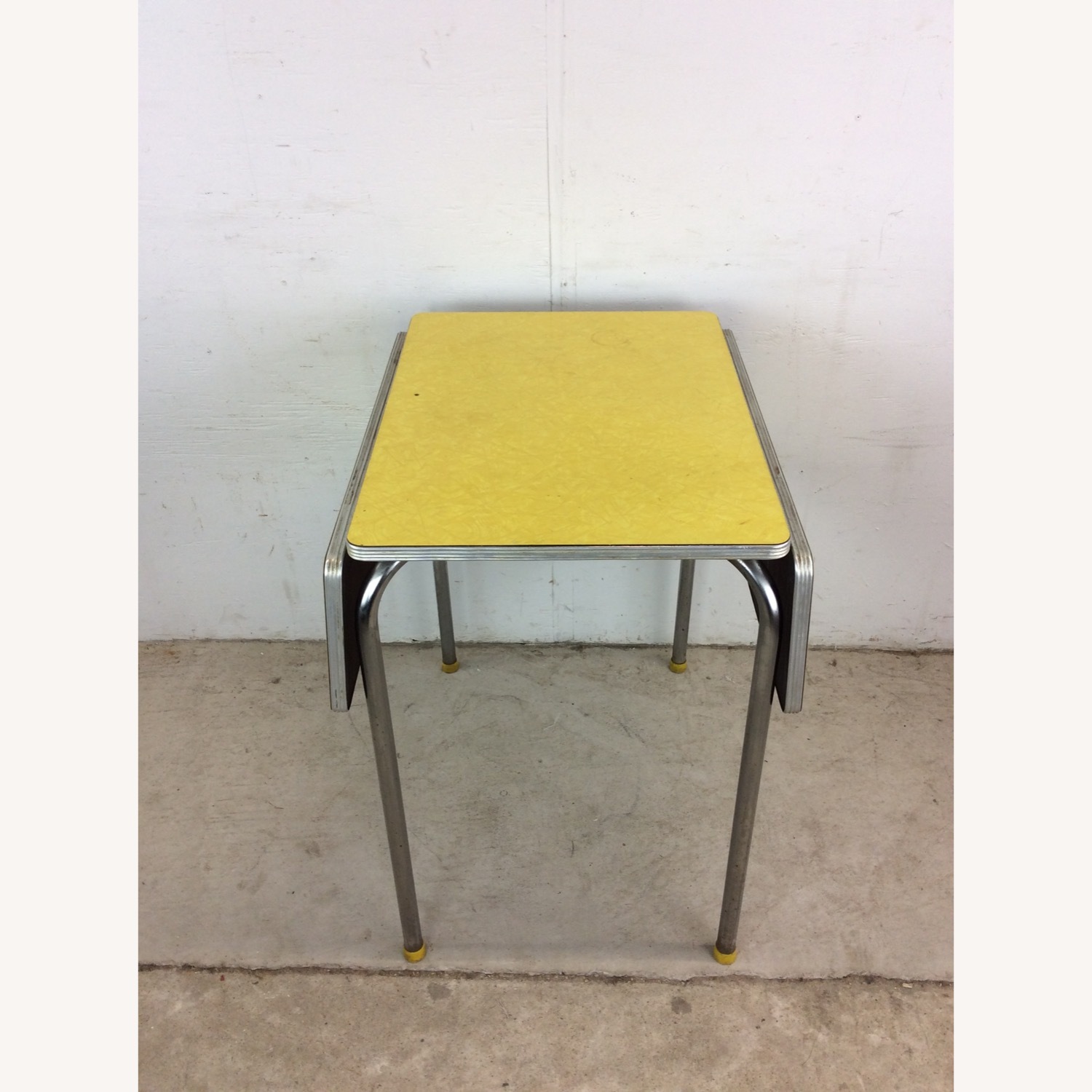 Mid Century Yellow Formica Top Table with 2 Leafs - image-3