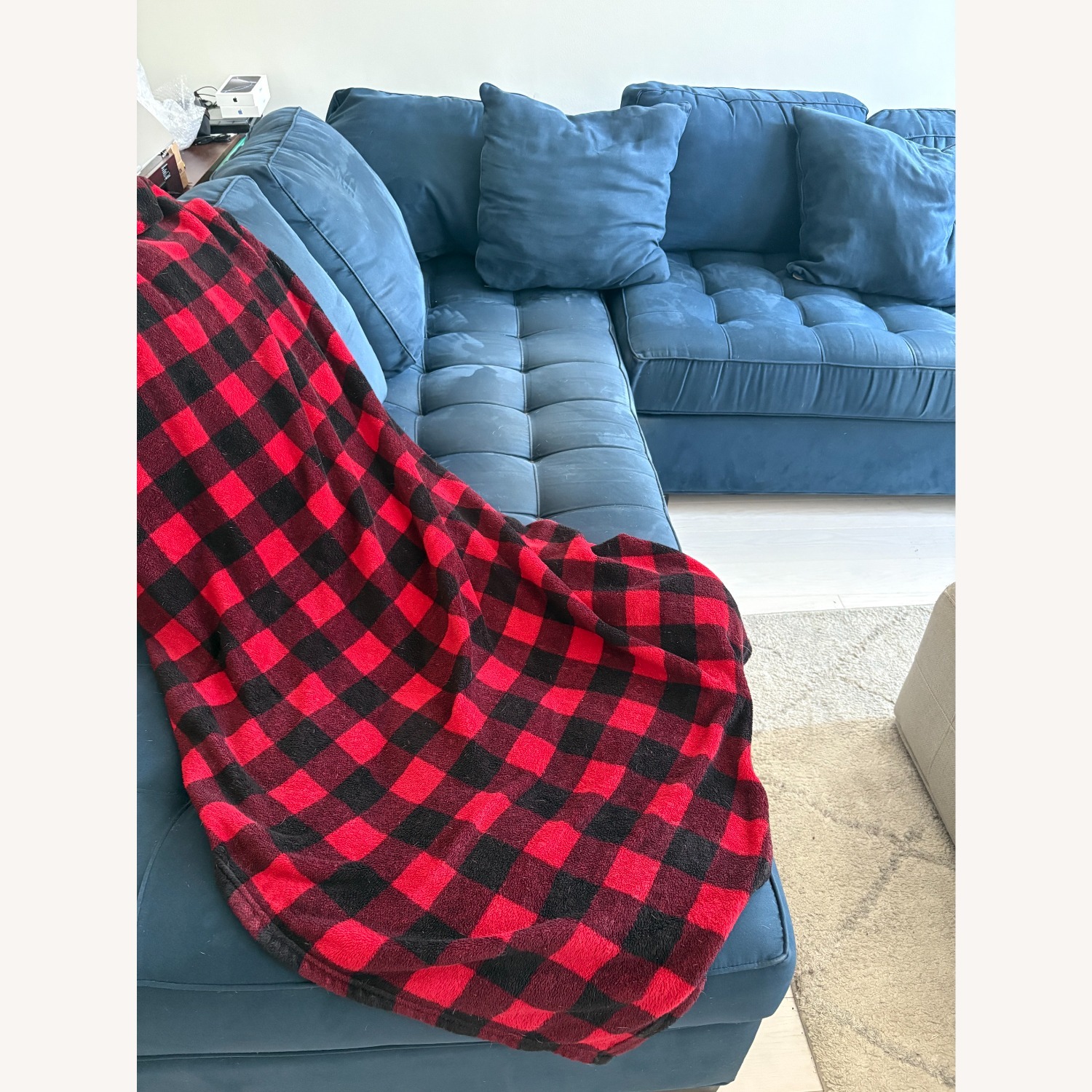 Rooms To Go L- Shaped Sectional With Ottoman - image-2