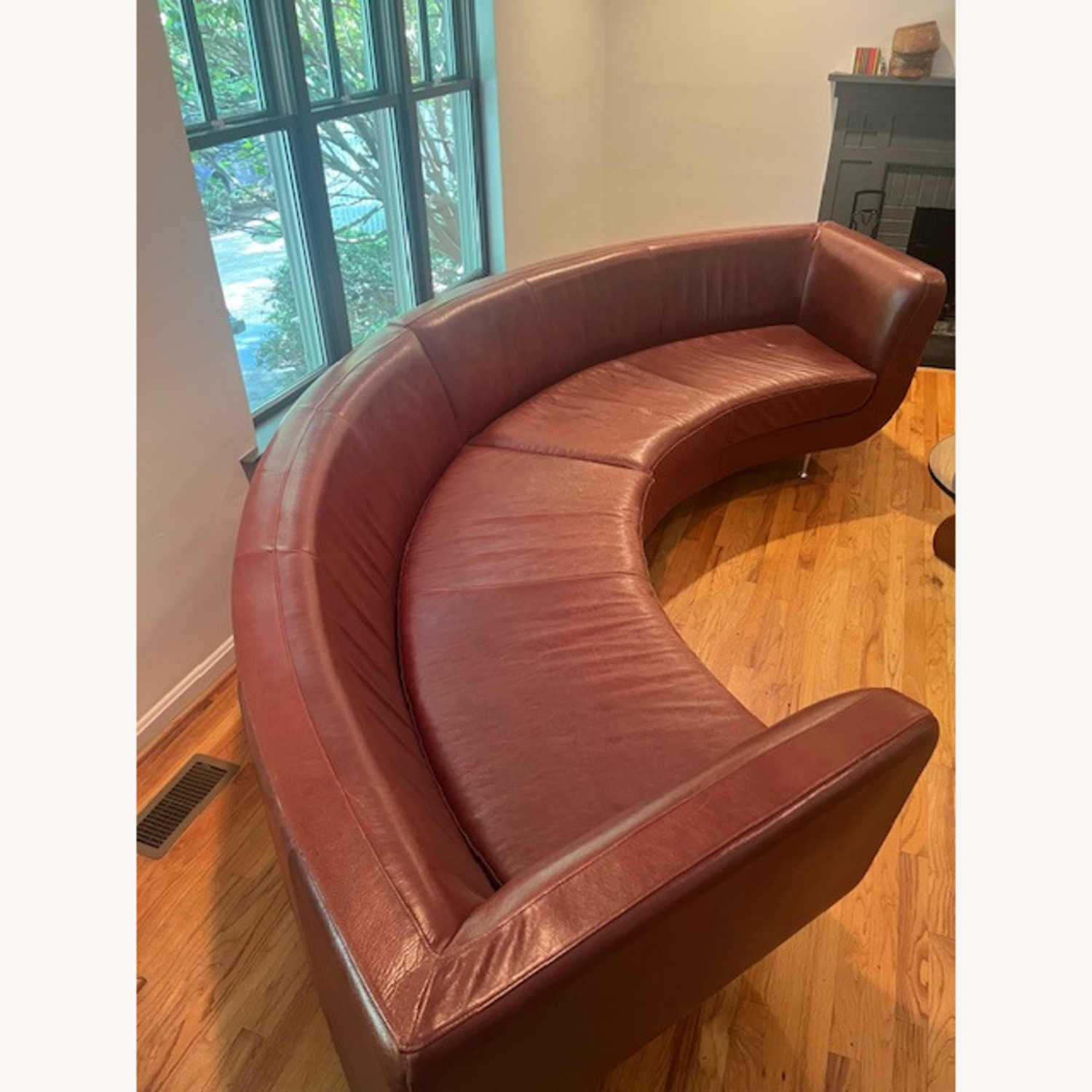 Stylish Curved Leather Sofa - image-2