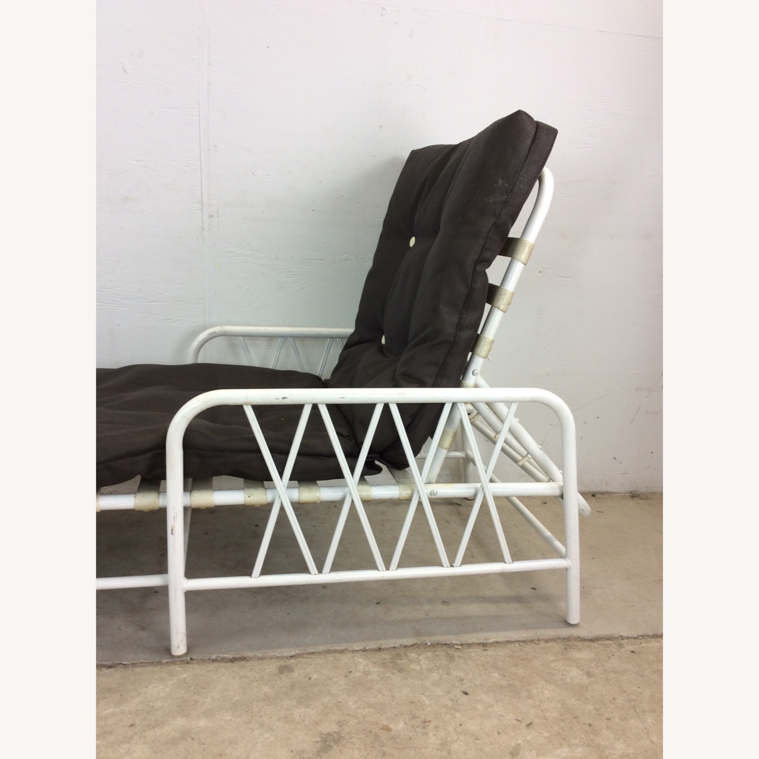 70s Outdoor Patio Lounger with Reclining Back - image-10