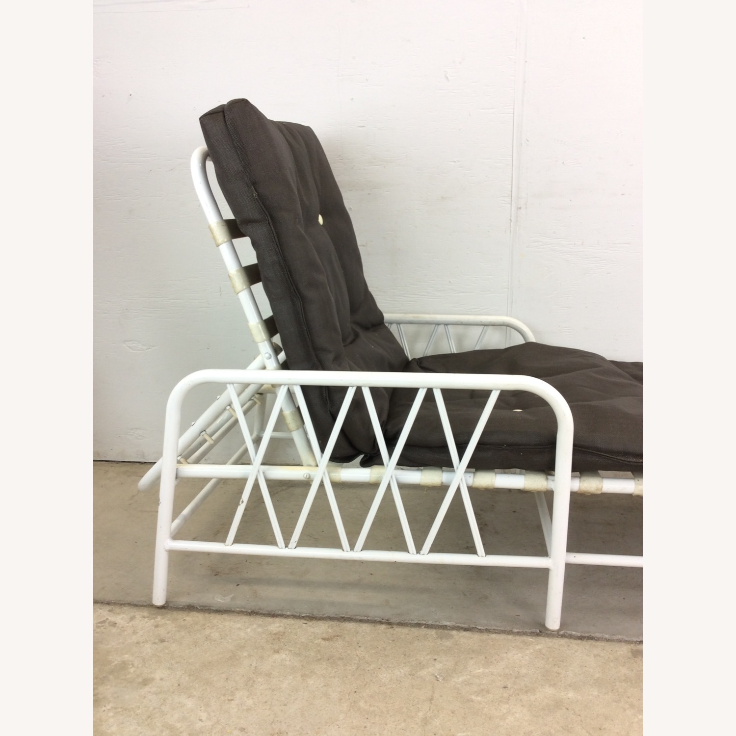 70s Outdoor Patio Lounger with Reclining Back - image-18