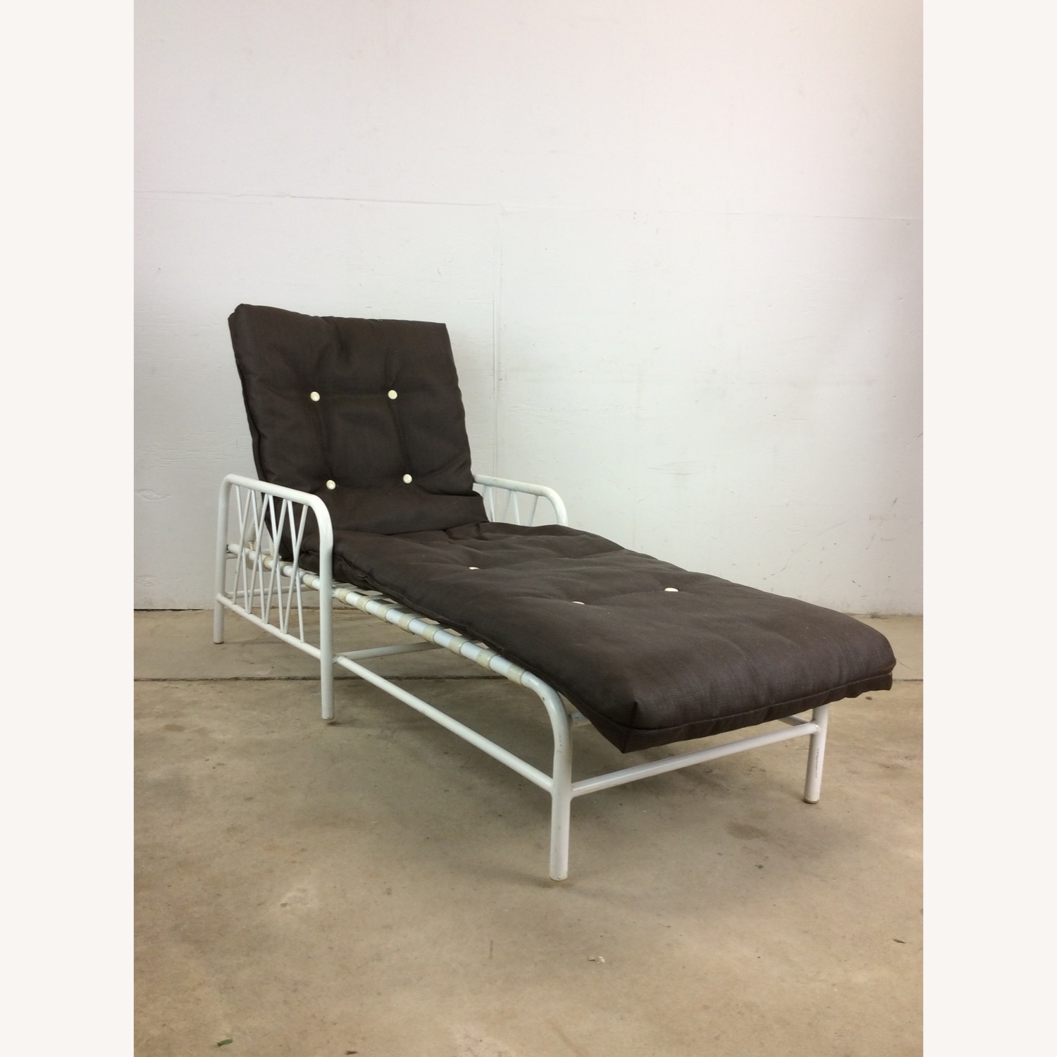 70s Outdoor Patio Lounger with Reclining Back - image-24
