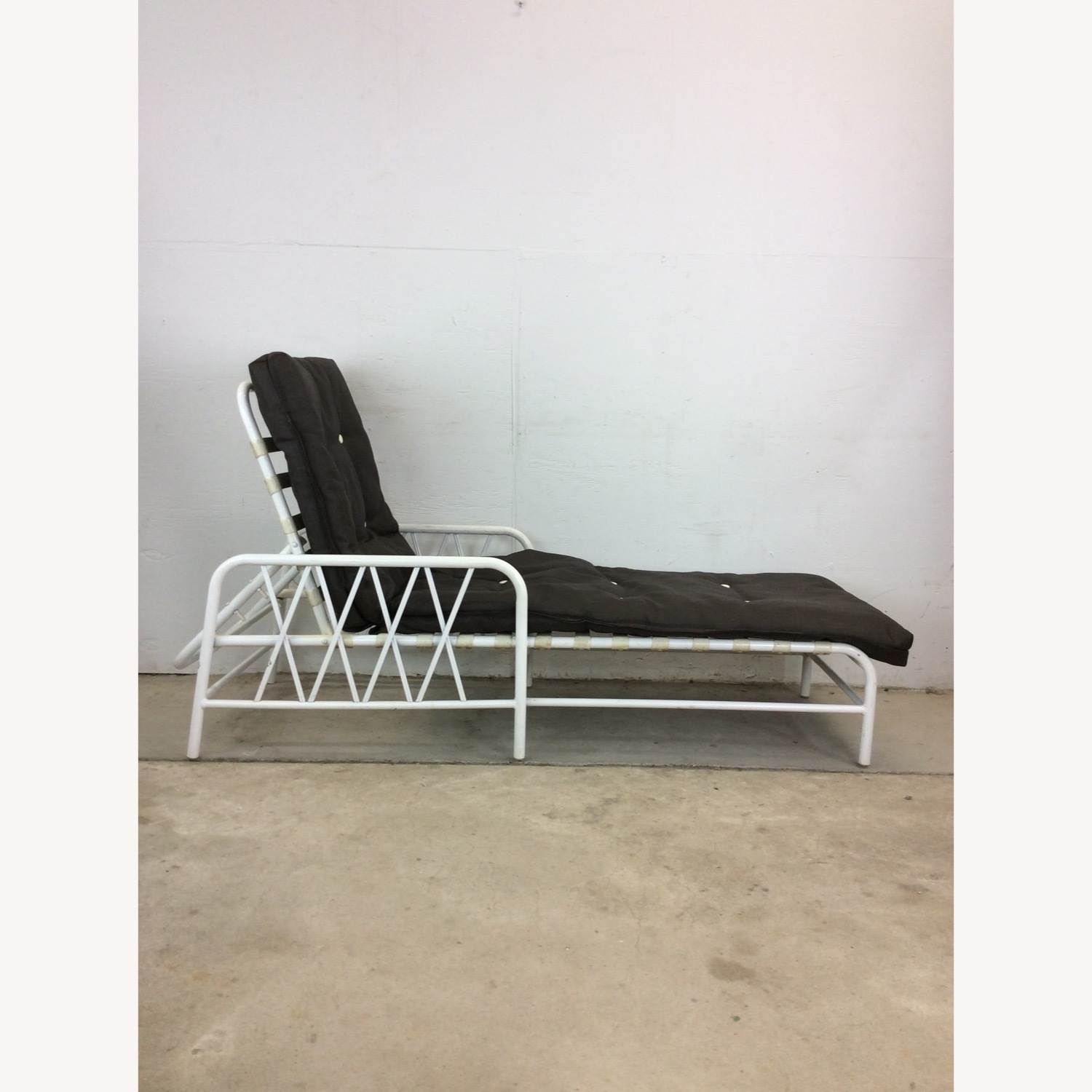 70s Outdoor Patio Lounger with Reclining Back - image-17
