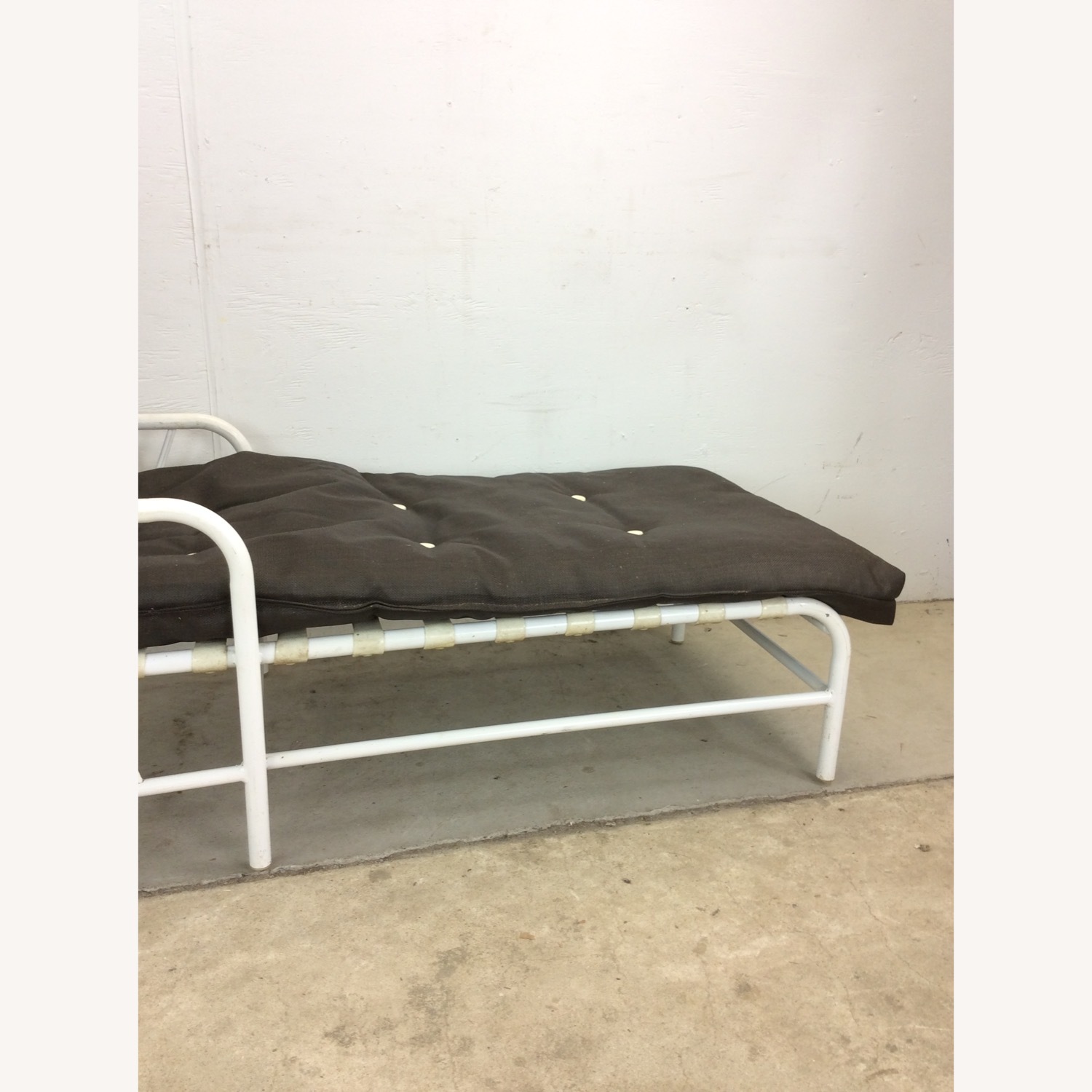 70s Outdoor Patio Lounger with Reclining Back - image-19