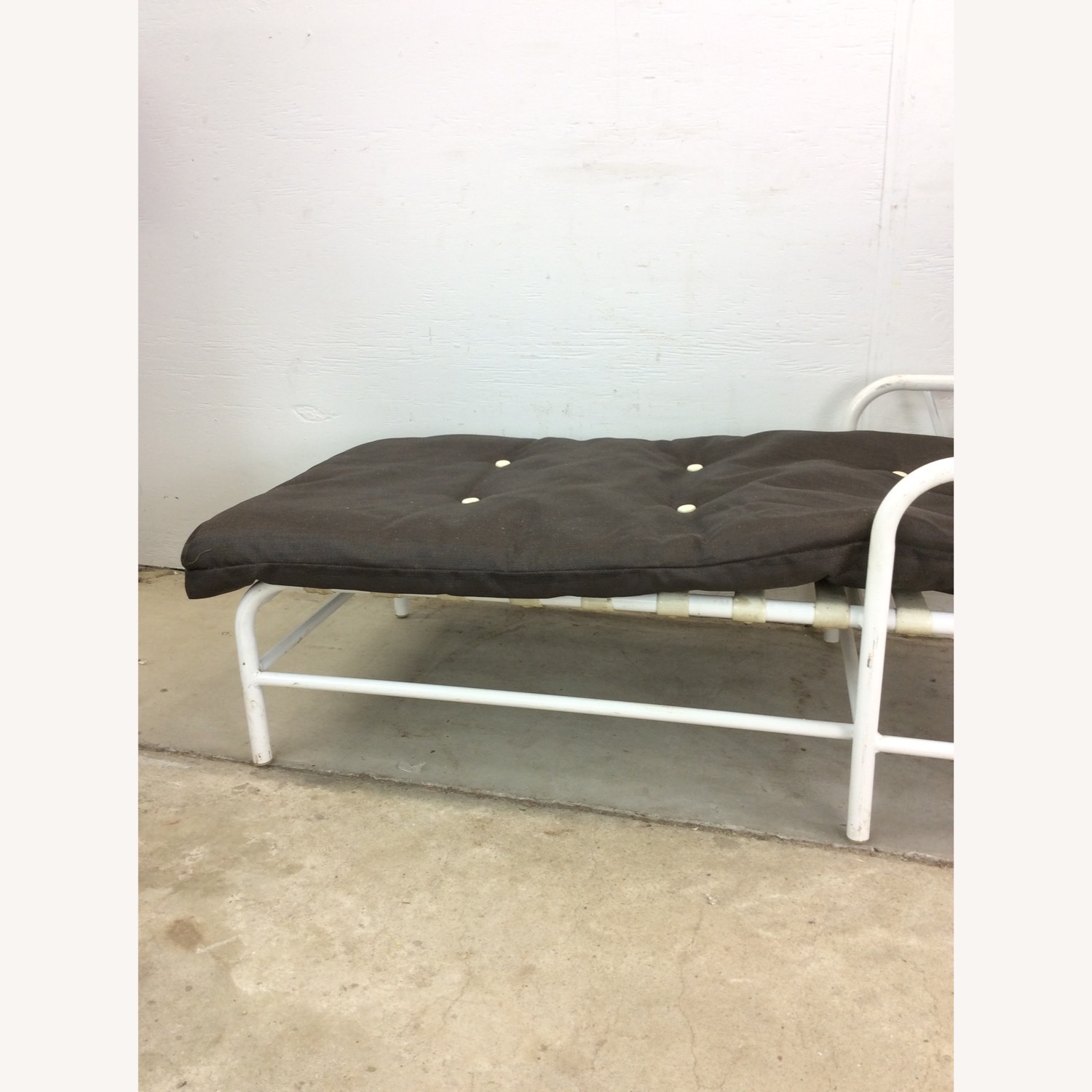 70s Outdoor Patio Lounger with Reclining Back - image-11