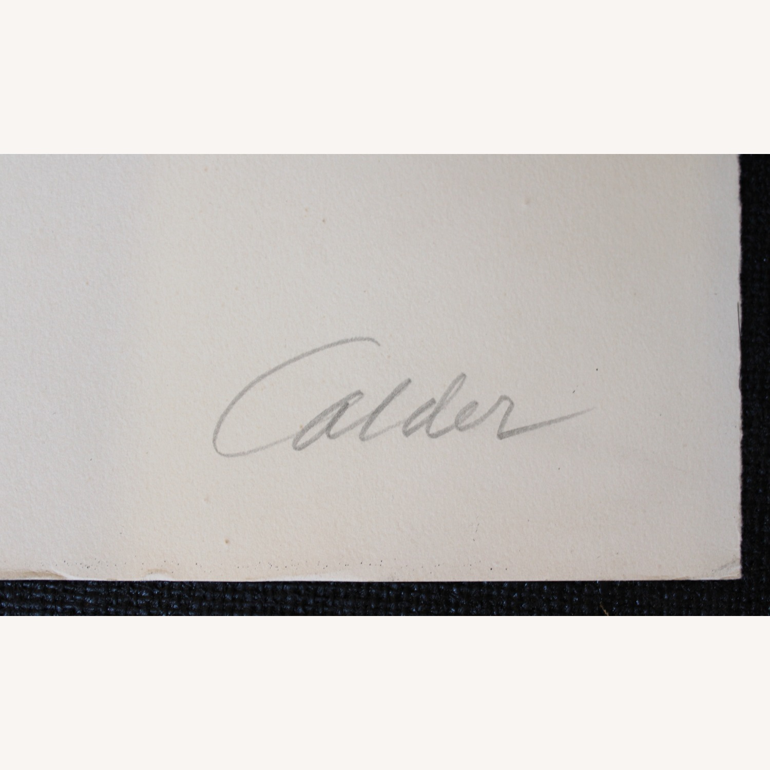 カルダー Alexander Calder 刷り込みサイン Spirale et Triangle Rouge Alexander Calder, Signed - AptDeco