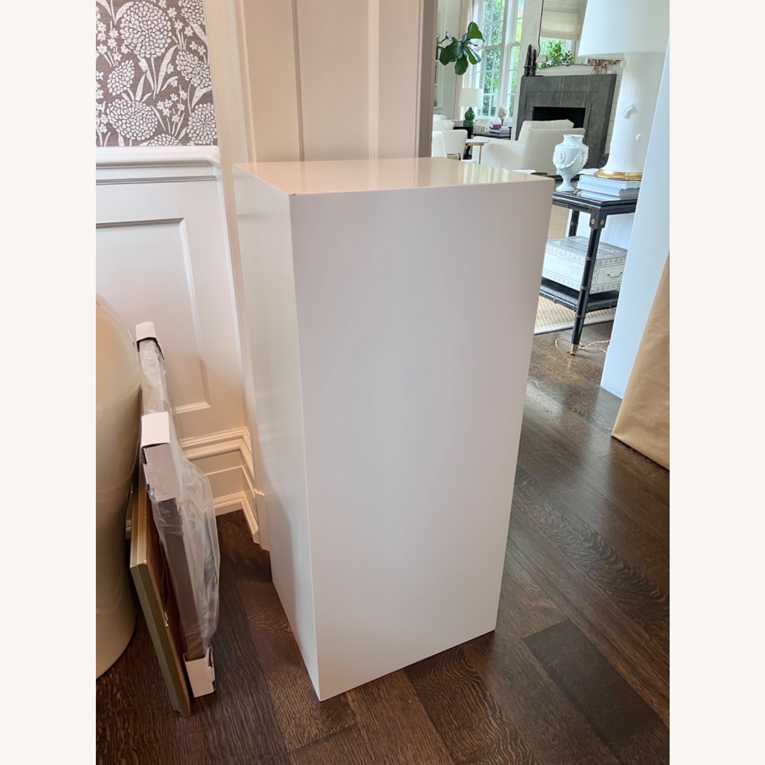 Pair of White Lacquer Pedestals - image-5