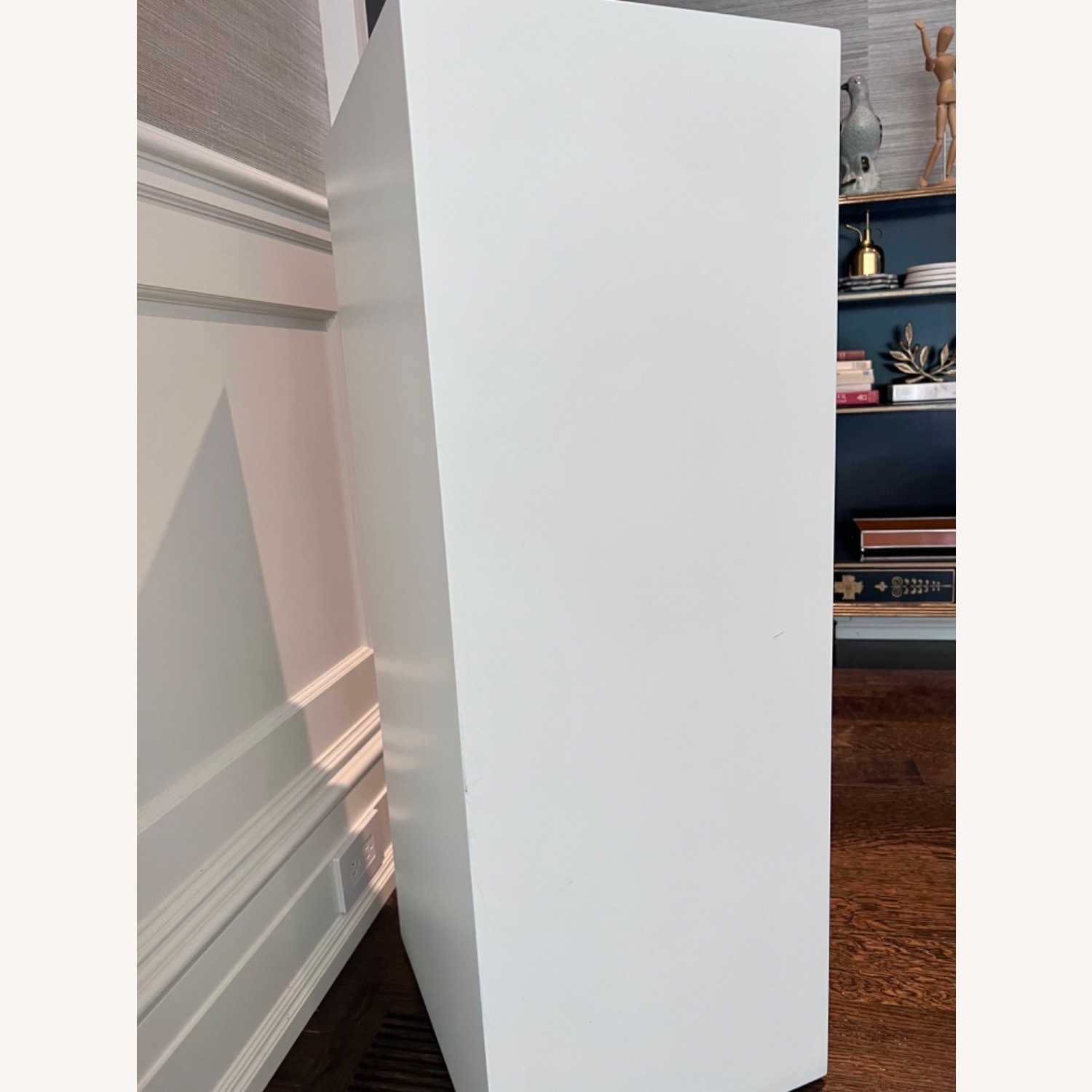 Pair of White Lacquer Pedestals - image-4