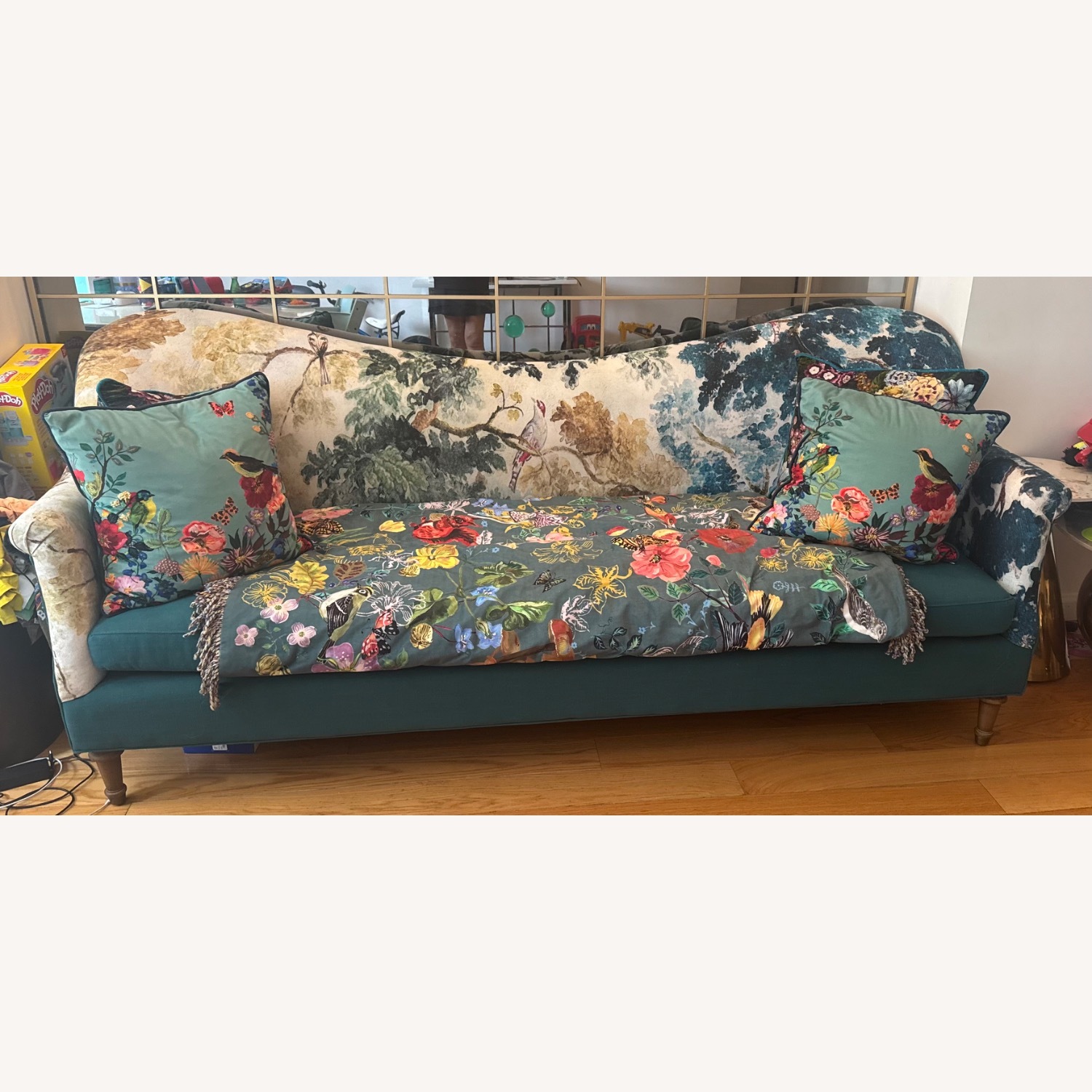 Judarn Linen Pied-A-Terre Sofa - image-4