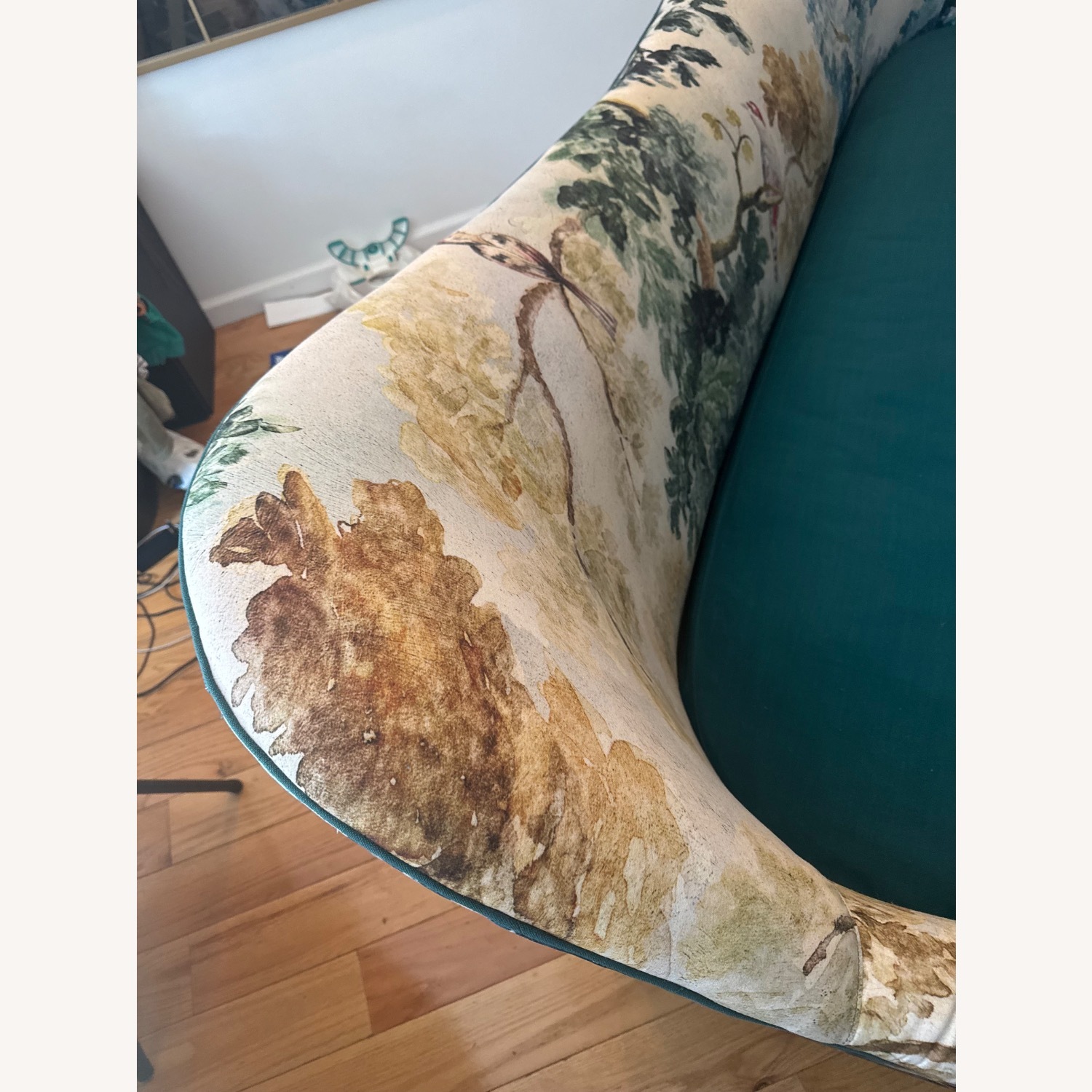 Judarn Linen Pied-A-Terre Sofa - image-8