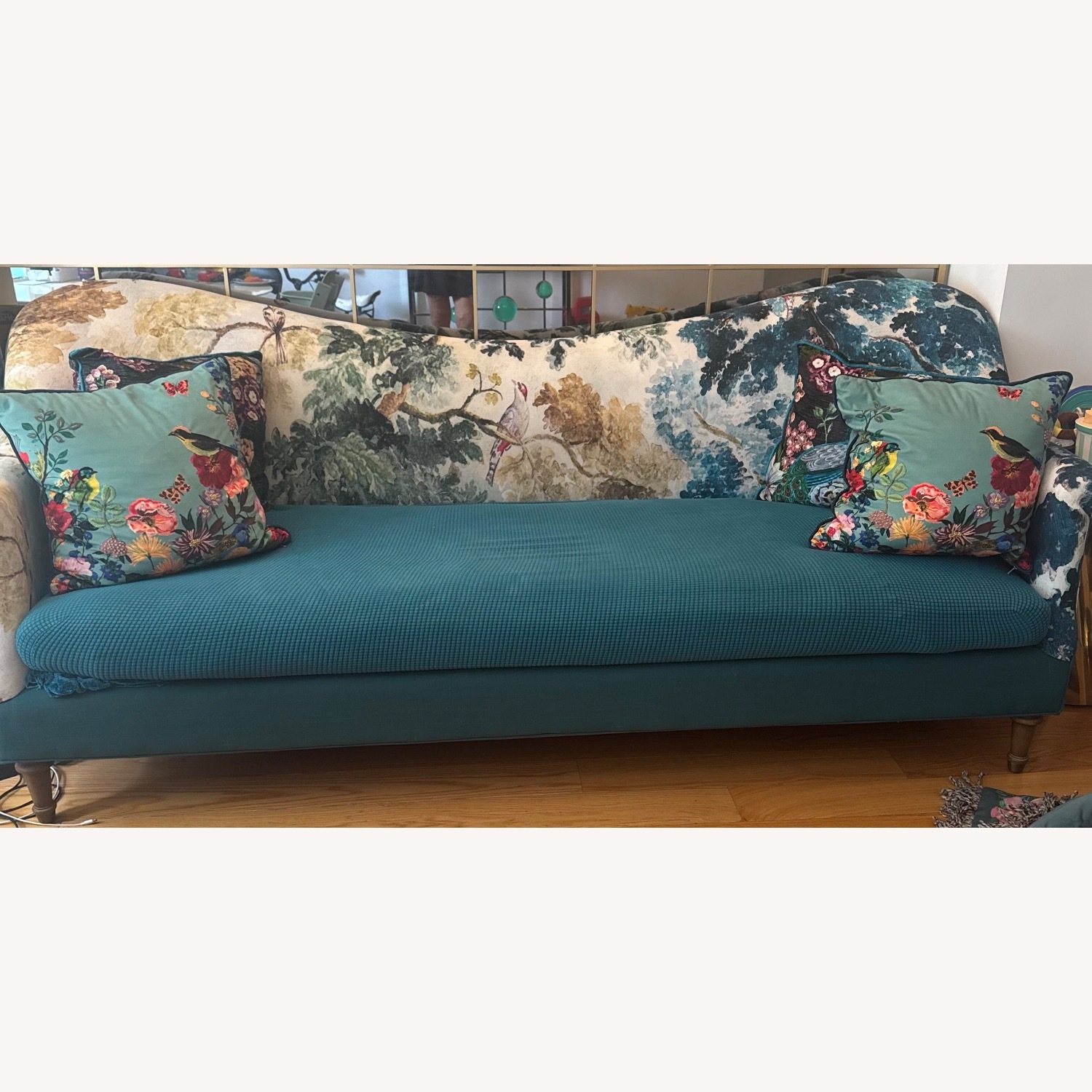 Judarn Linen Pied-A-Terre Sofa - image-14