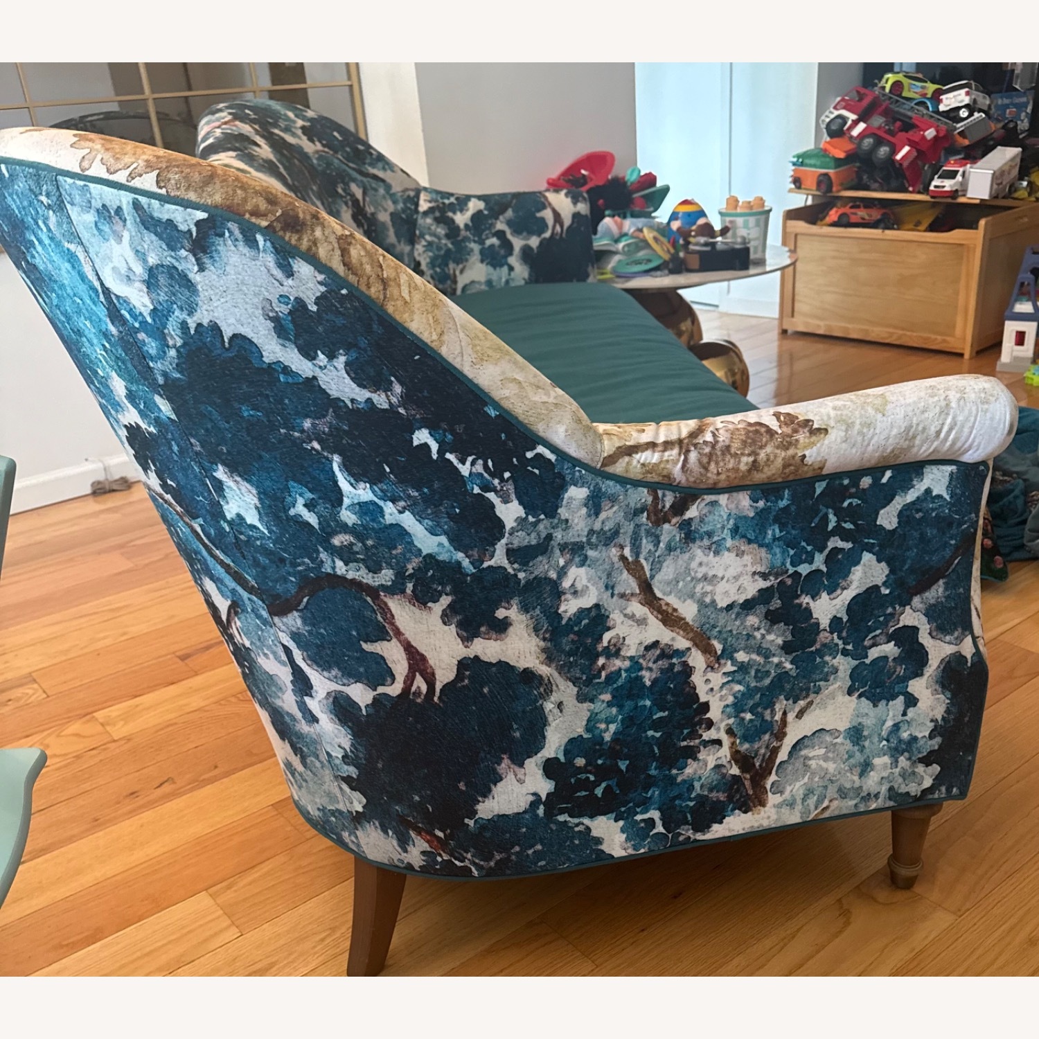 Judarn Linen Pied-A-Terre Sofa - image-11