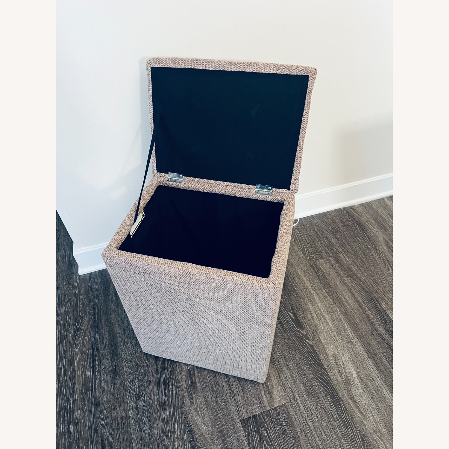 Ottoman Design With Functional Storage. - image-2